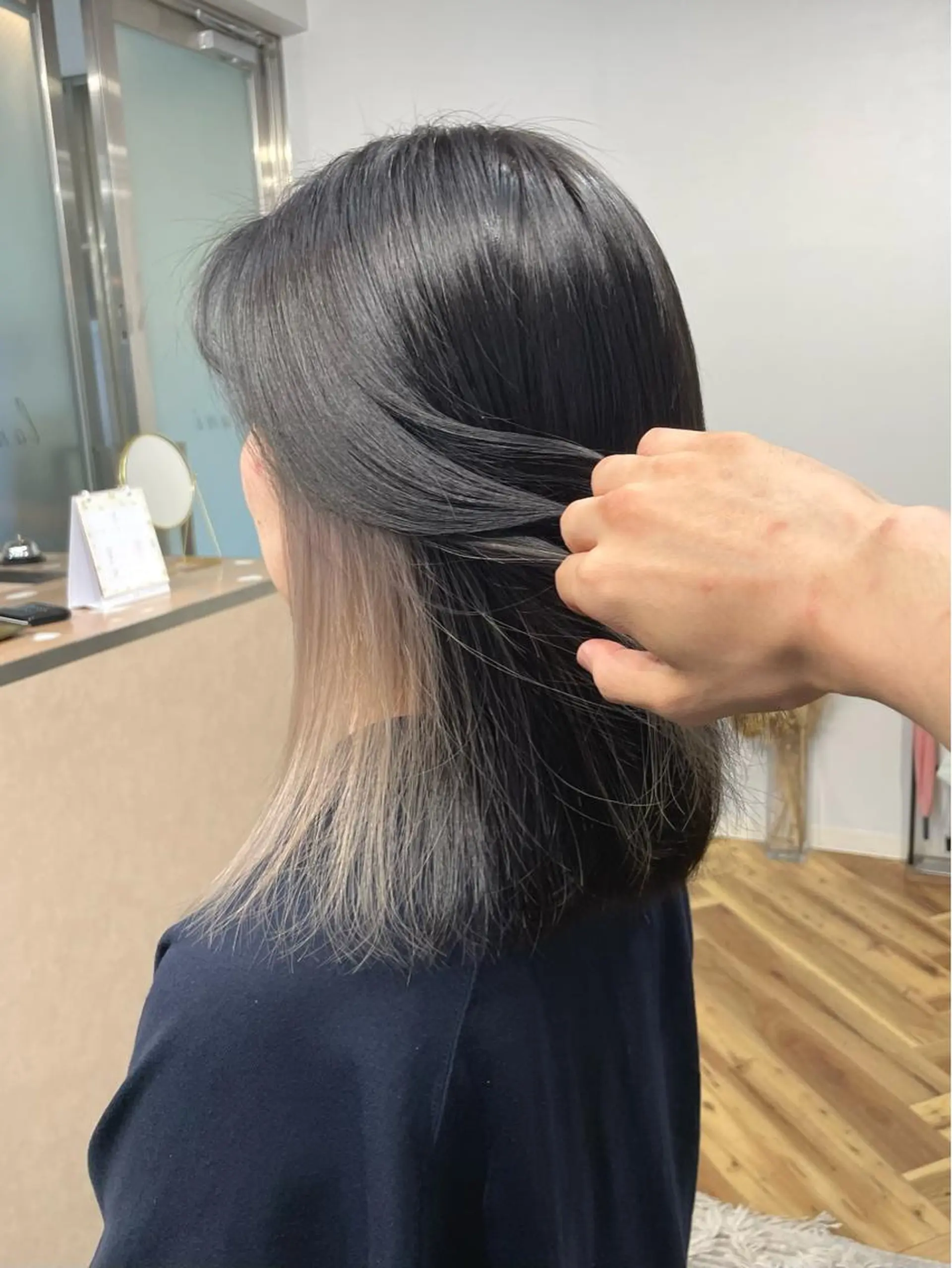 セミロング カラー ベージュカラー ミルクティーベージュ ヘアカラー SHOTO ハイトー ン/ブロンドカラーのヘアスタイル