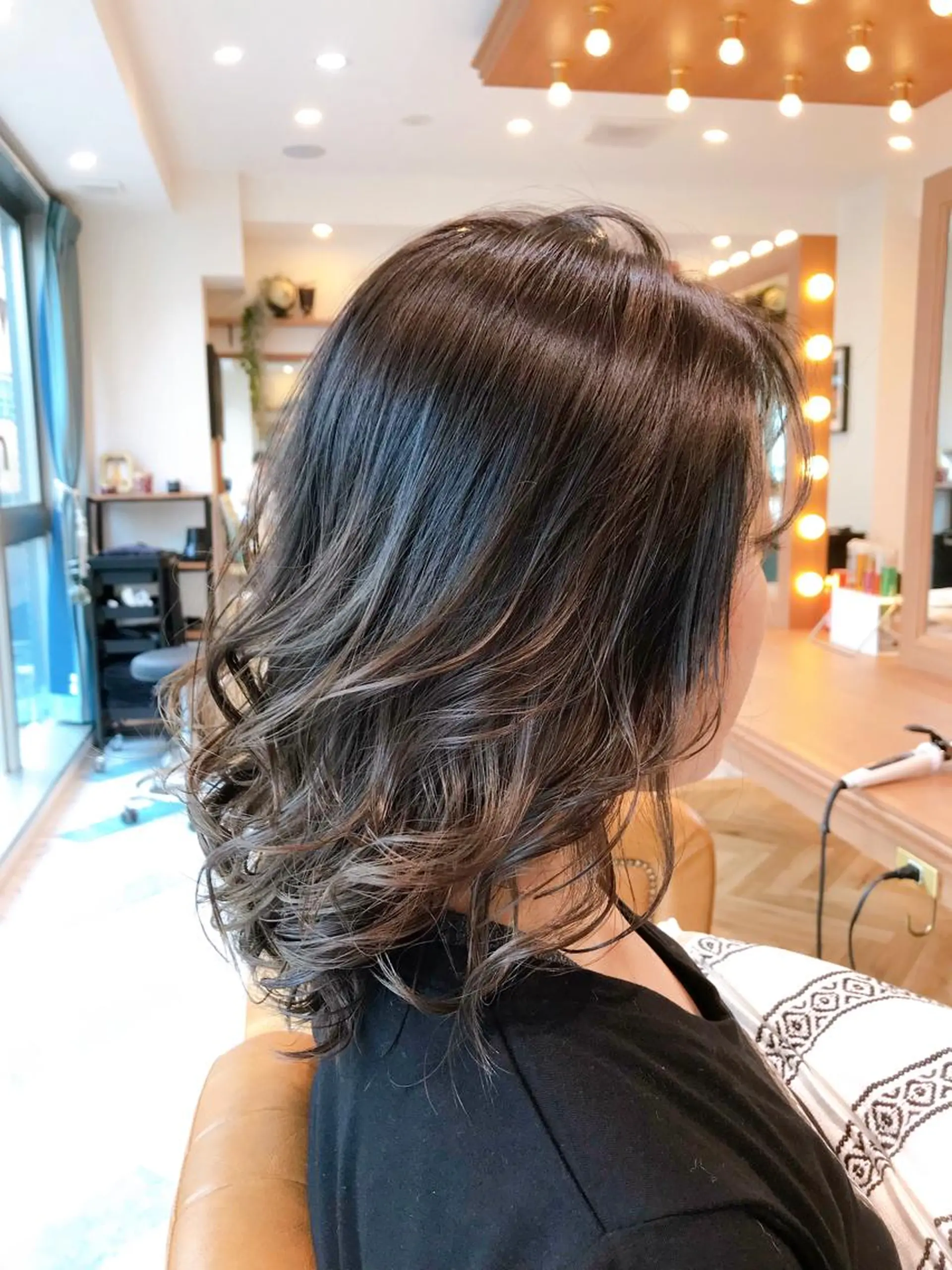 ミディアム 外国人風カラー ハイライト レイヤーカット カット ヘアカラー トリートメント ヘッドスパ ヘアセット Lond enikaのヘアスタイル