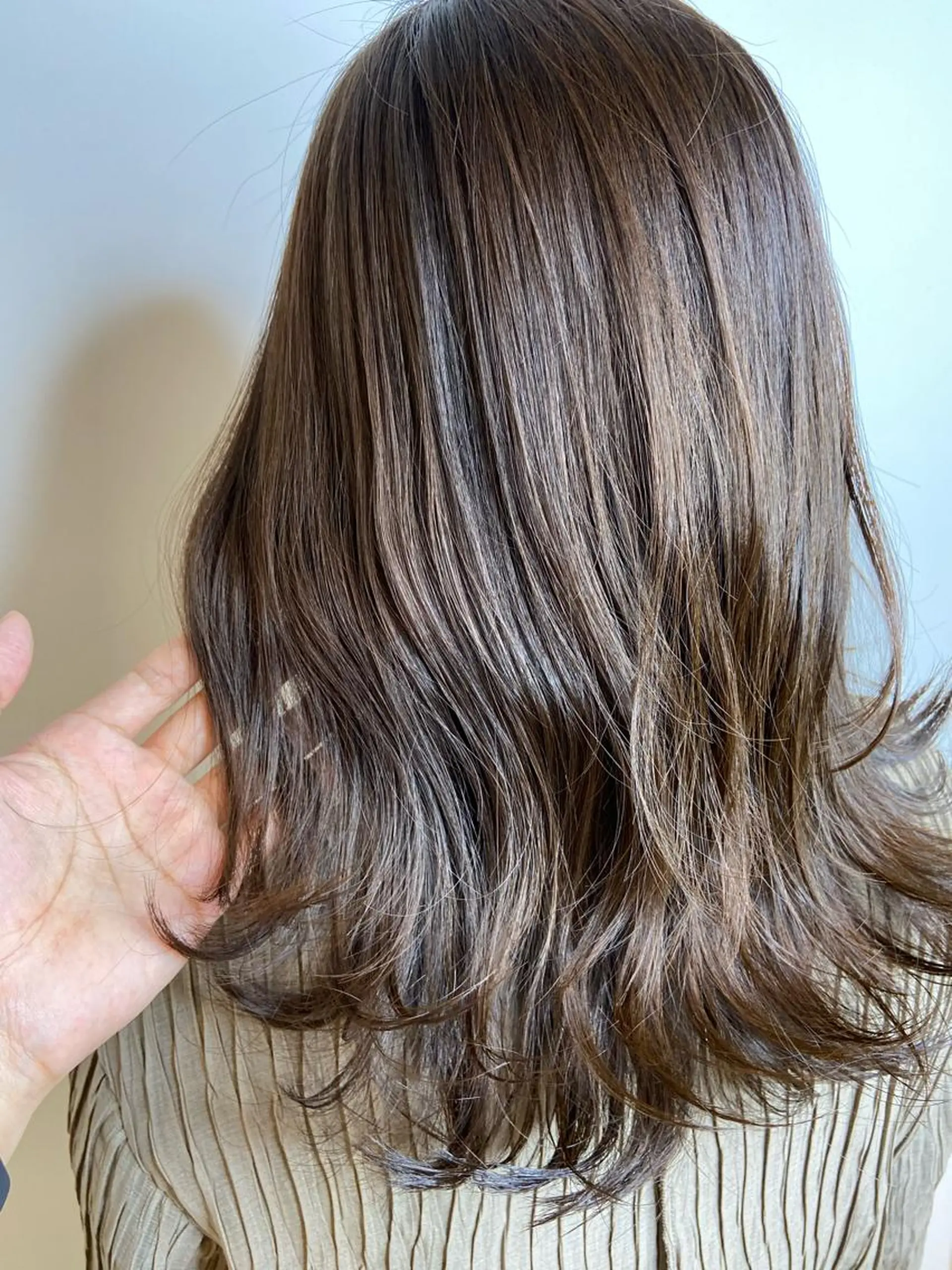 ミディアム アッシュ 髪質改善 トリートメント パーソナルカラー骨格 顔タイプ　川野龍一のヘアスタイル