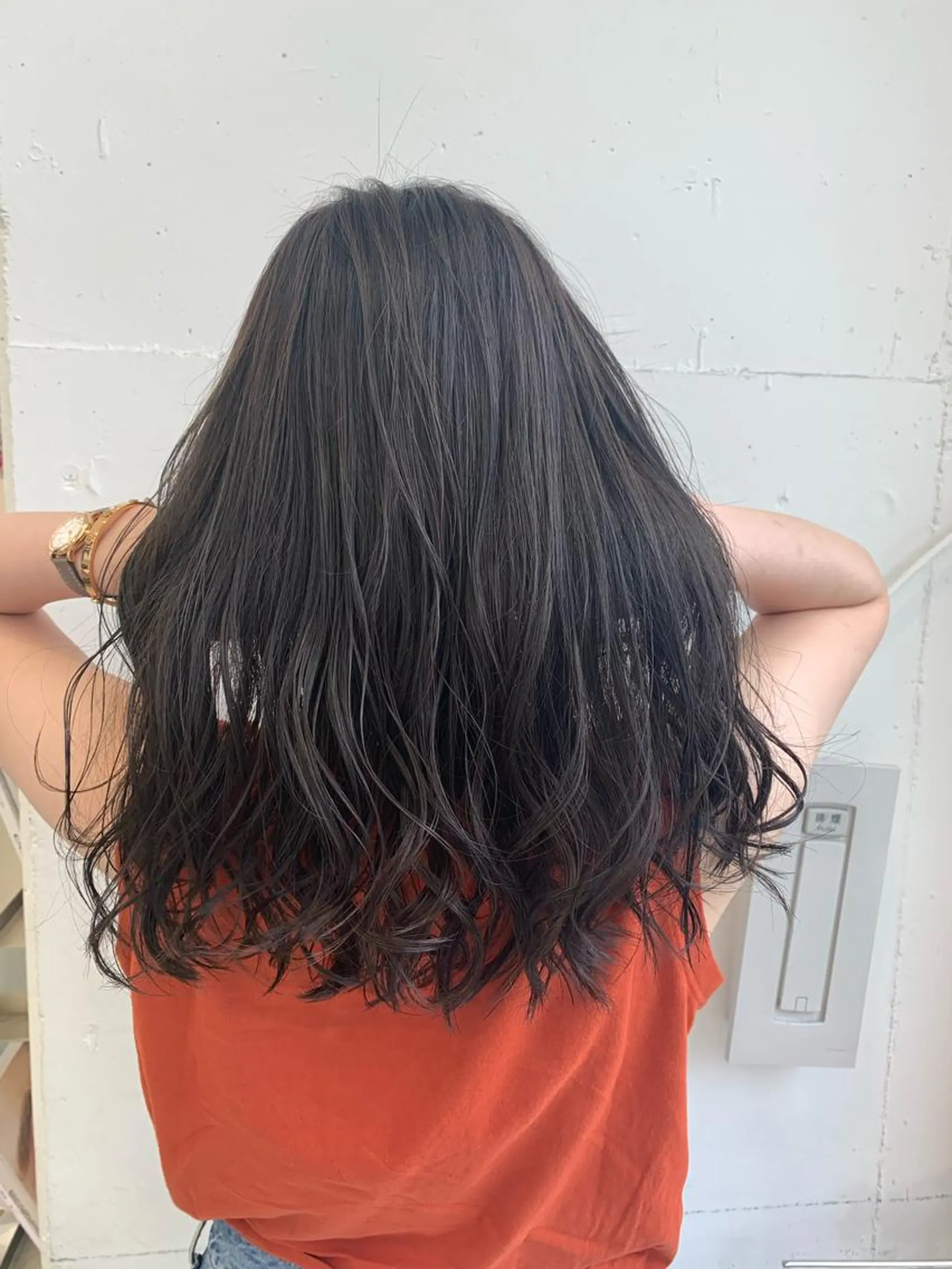 ロング カラー アッシュ イルミナカラー 川上 紗也加のヘアスタイル