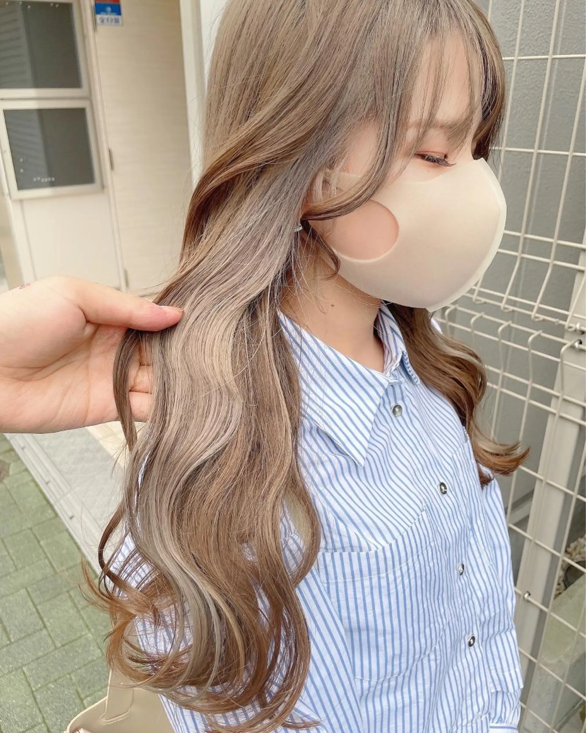 セミロング カラー ベージュカラー ブリーチ ハイトーンカラー インナーカラー ホワイトベージュ レイヤー/顔まわり 縮毛矯正/月城宏清のヘアスタイル
