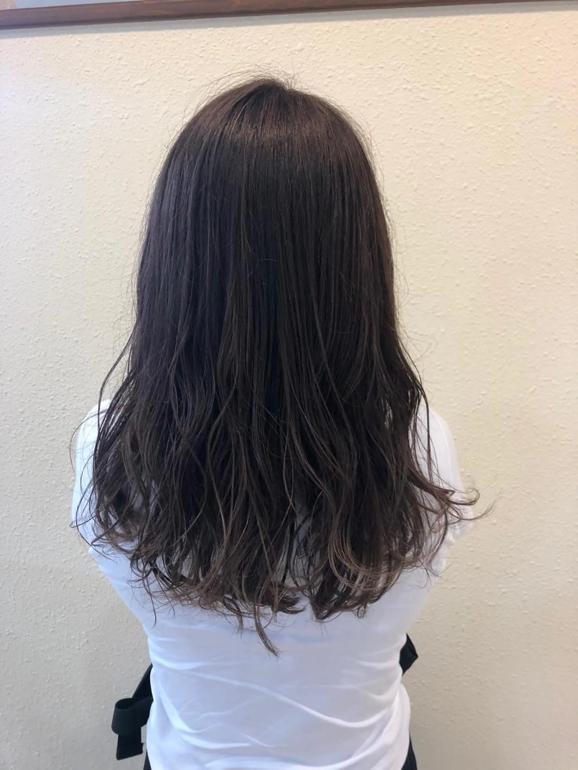 ロング ハイライト 中川 茜里のヘアスタイル