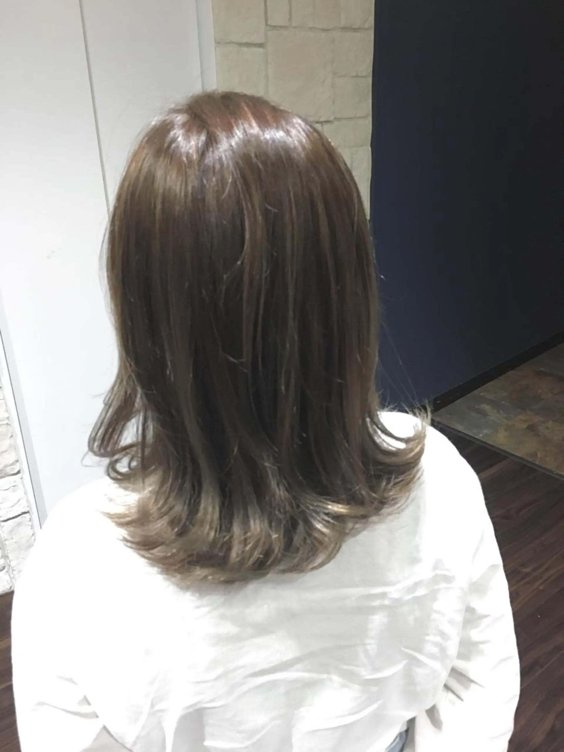 セミロング カラー グレージュ 川合 勇気のヘアスタイル