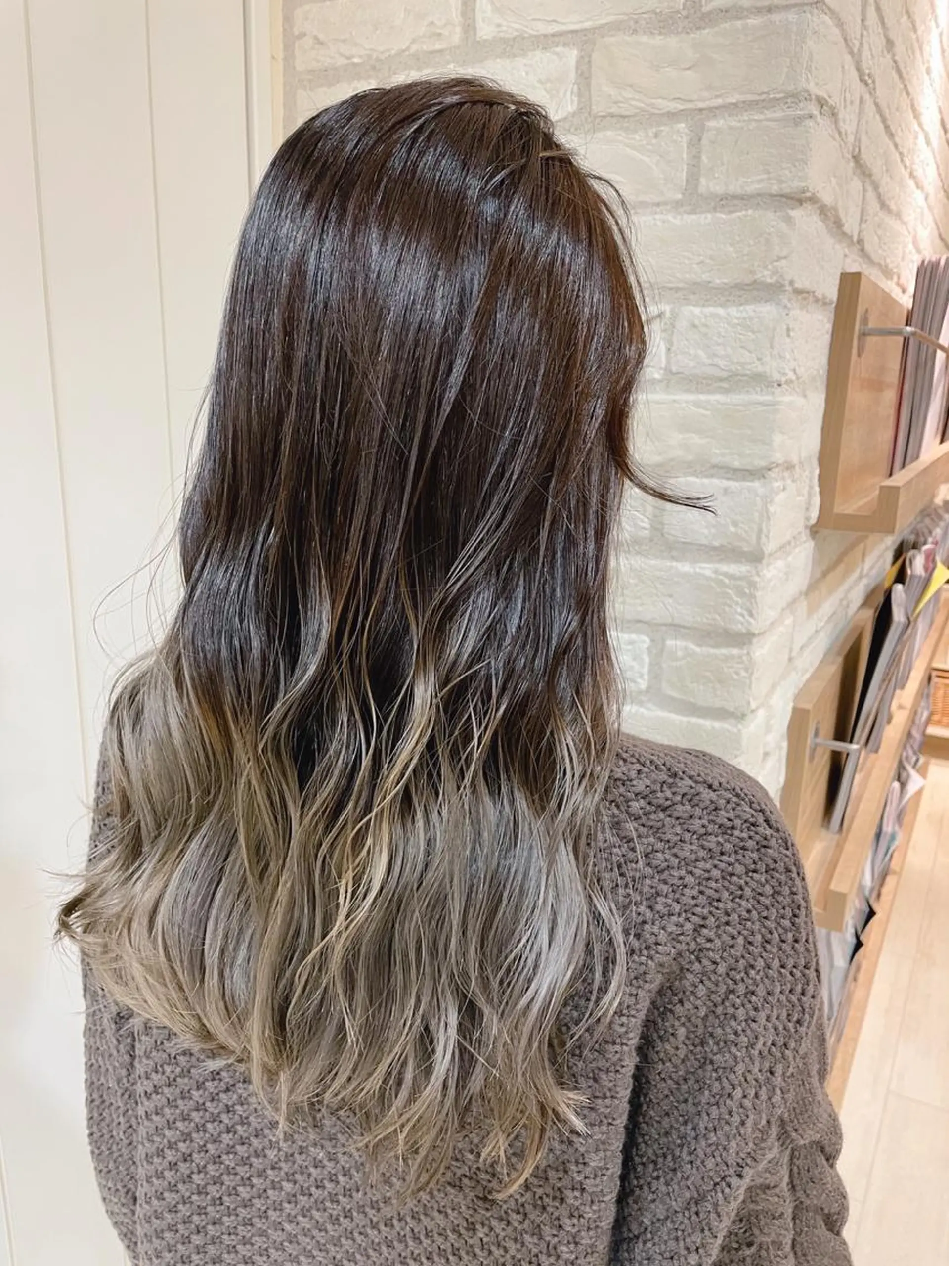 ロング カラー バレイヤージュ ブリーチ レイヤーカット 清水 有実子のヘアスタイル