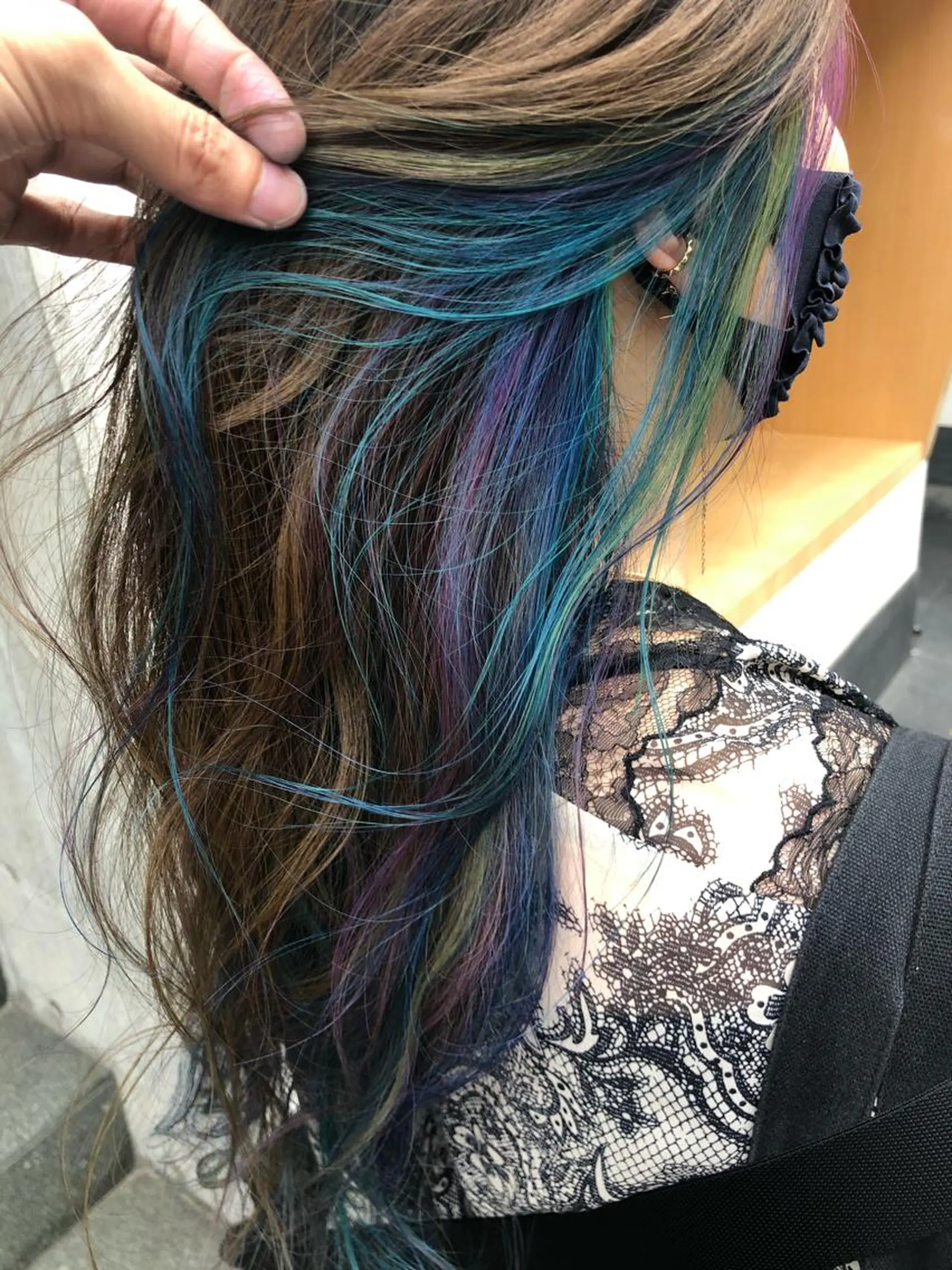 ロング カラー アッシュ バレイヤージュ ミストバング ベージュカラー ブリーチ カット ヘアカラー トリートメント 原宿サロン代表 デザインカラー伊藤卓のヘアスタイル