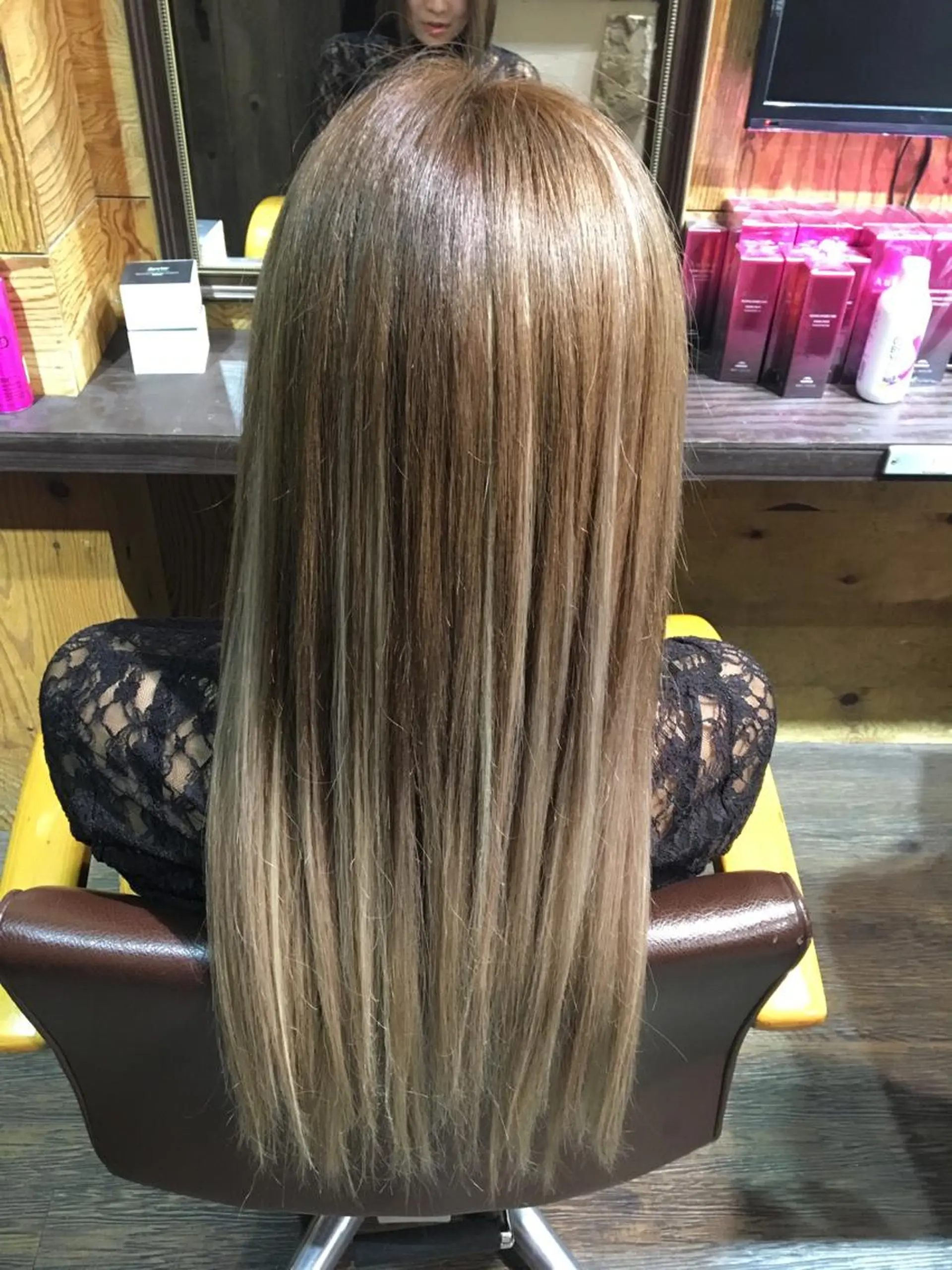 ロング カラー IwAsh大和駅前店所属・IwAsh大和駅前店 河野亜里香のヘアスタイル