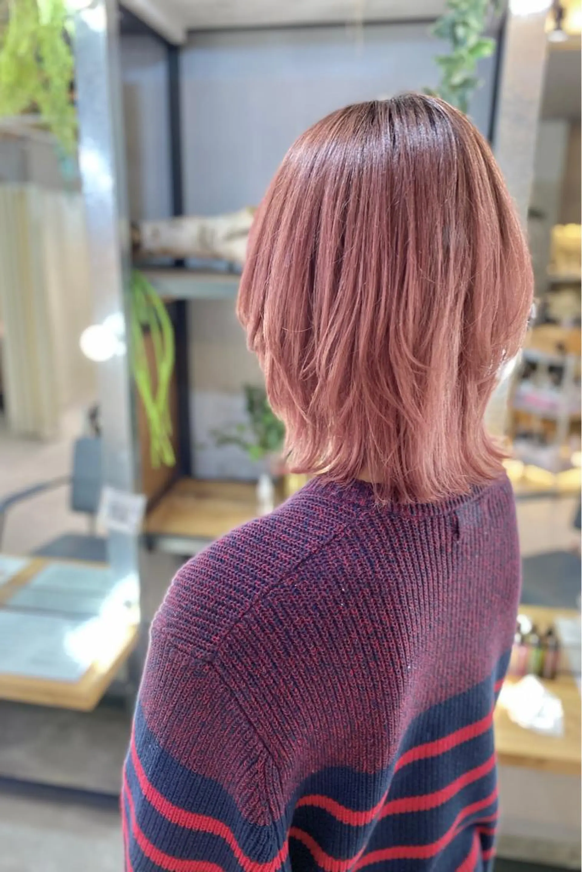 ミディアム 菊地 紗矢のヘアスタイル
