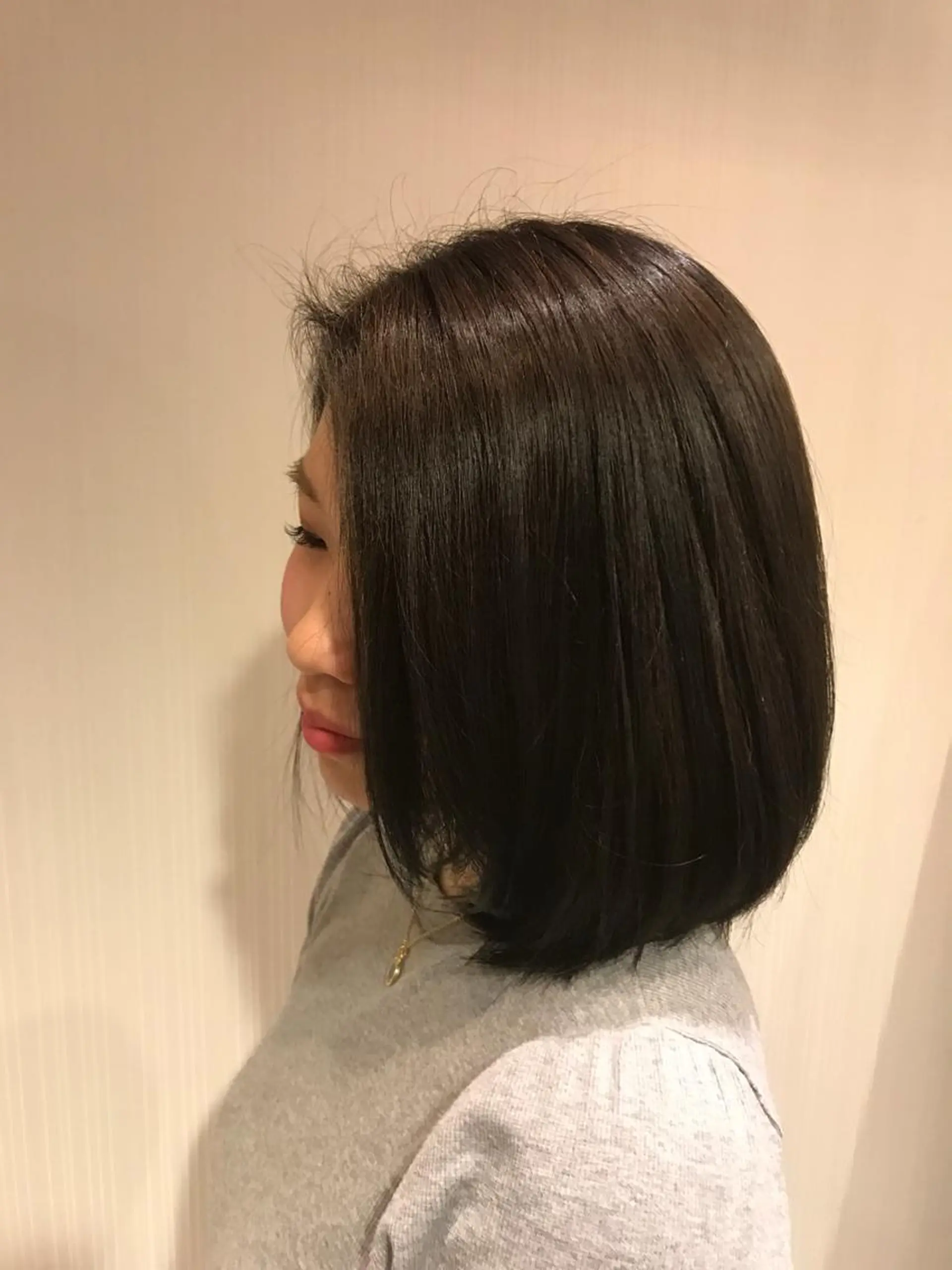 ミディアム カラー ダークグレー ひろせ かなのヘアスタイル