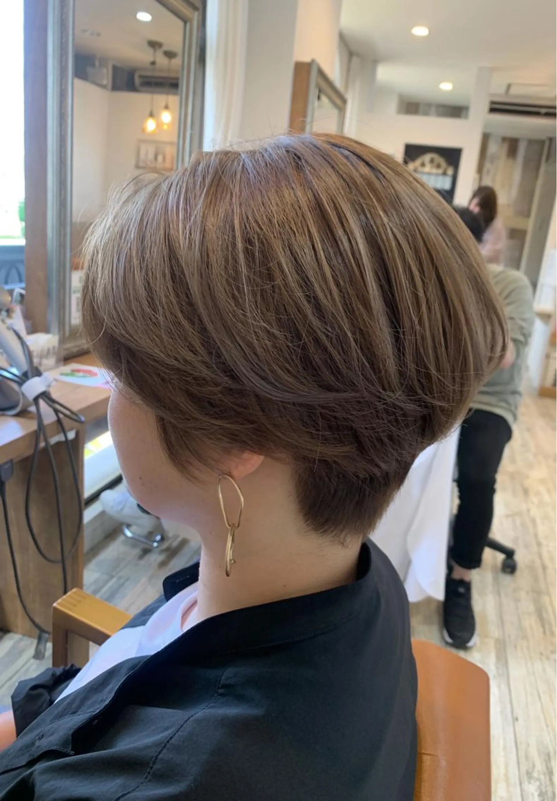 ショート ナガサカ サチのヘアスタイル