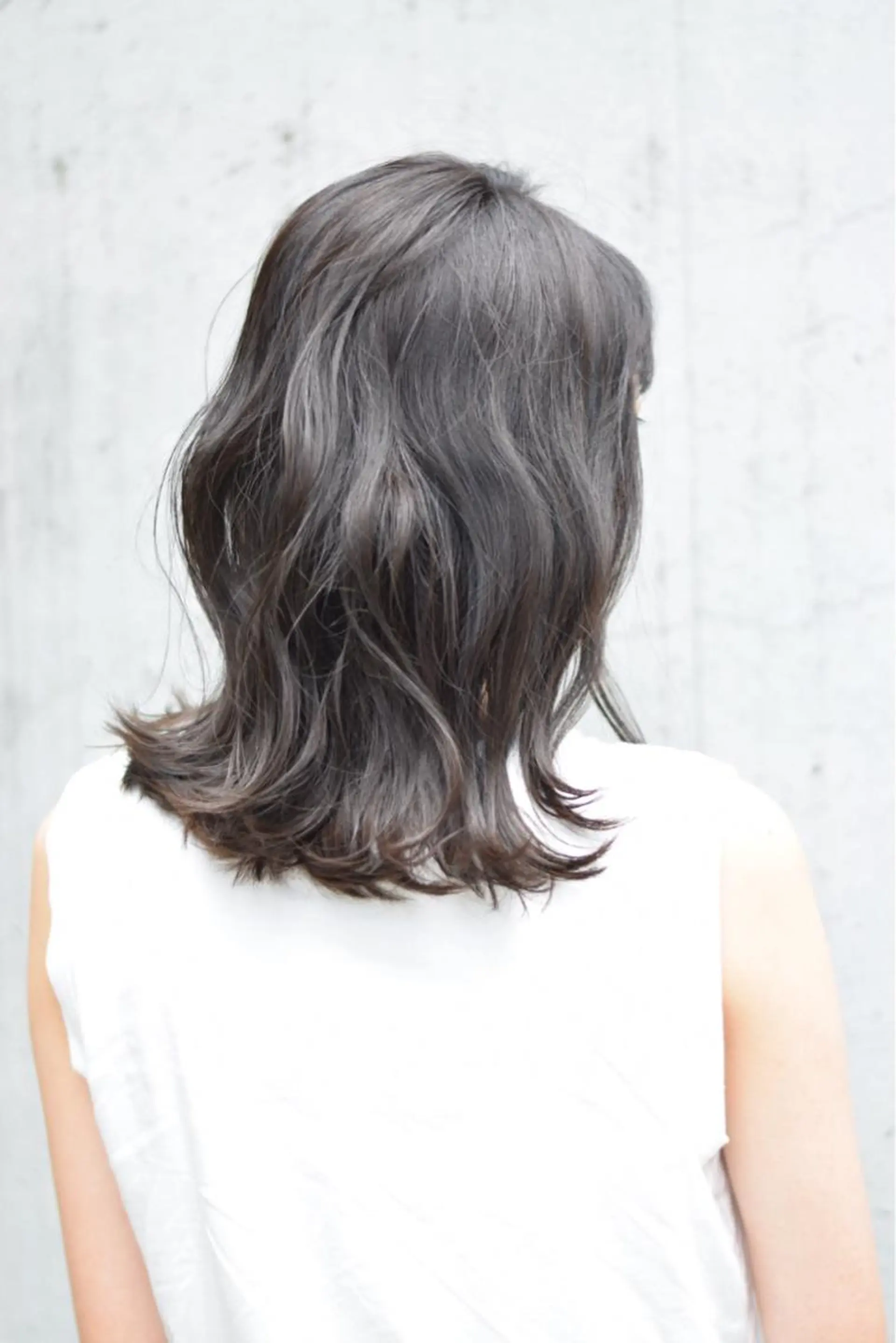 ミディアム カラー ミディアムパーマ アッシュ アッシュグレー アッシュグレージュ ベージュカラー ヘアカラー トリートメント 寺山 佳貴のヘアスタイル