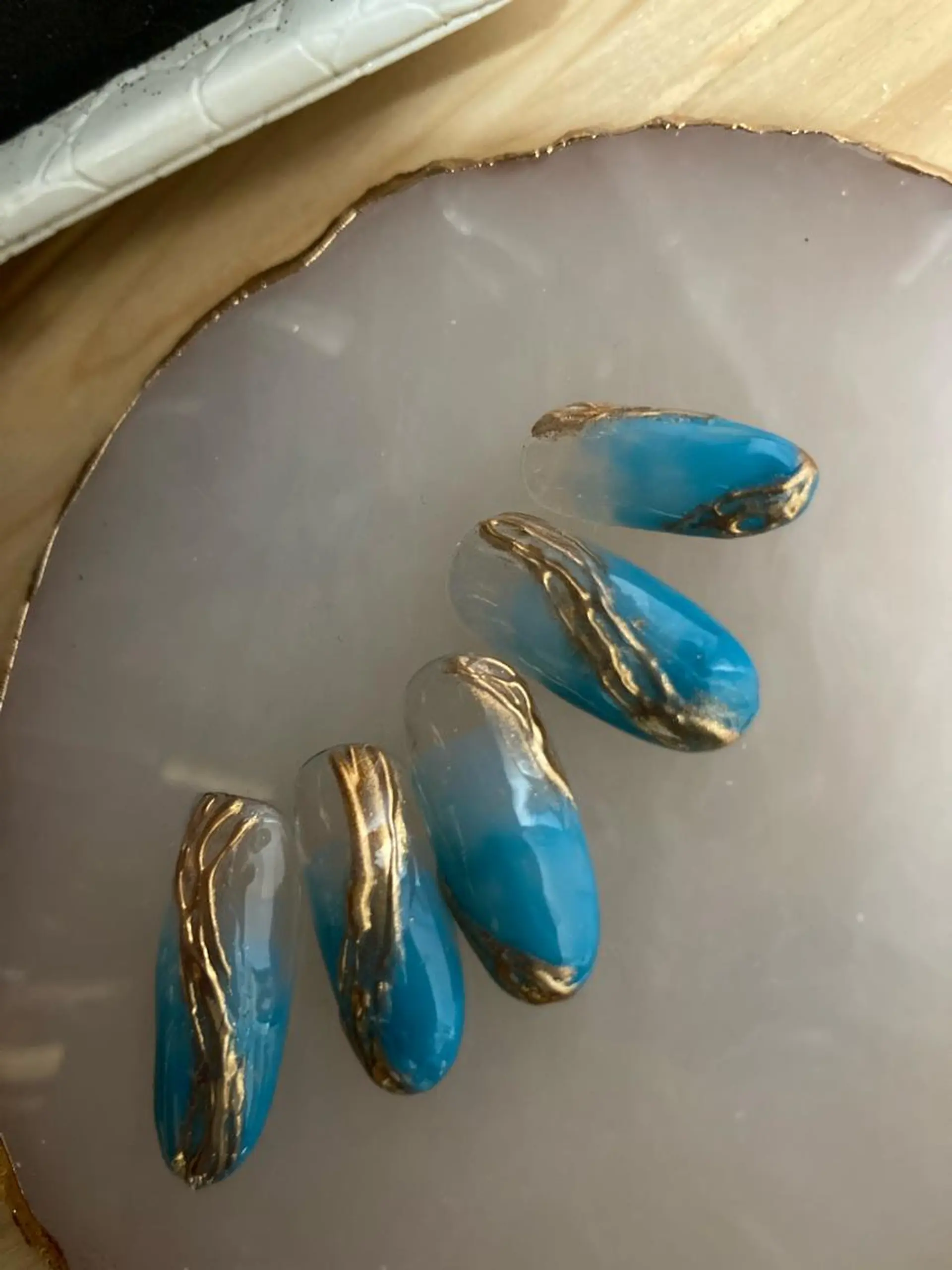 ネイル ゴージャス グラデーション ネイルケアサロン Campanulaのネイルデザイン