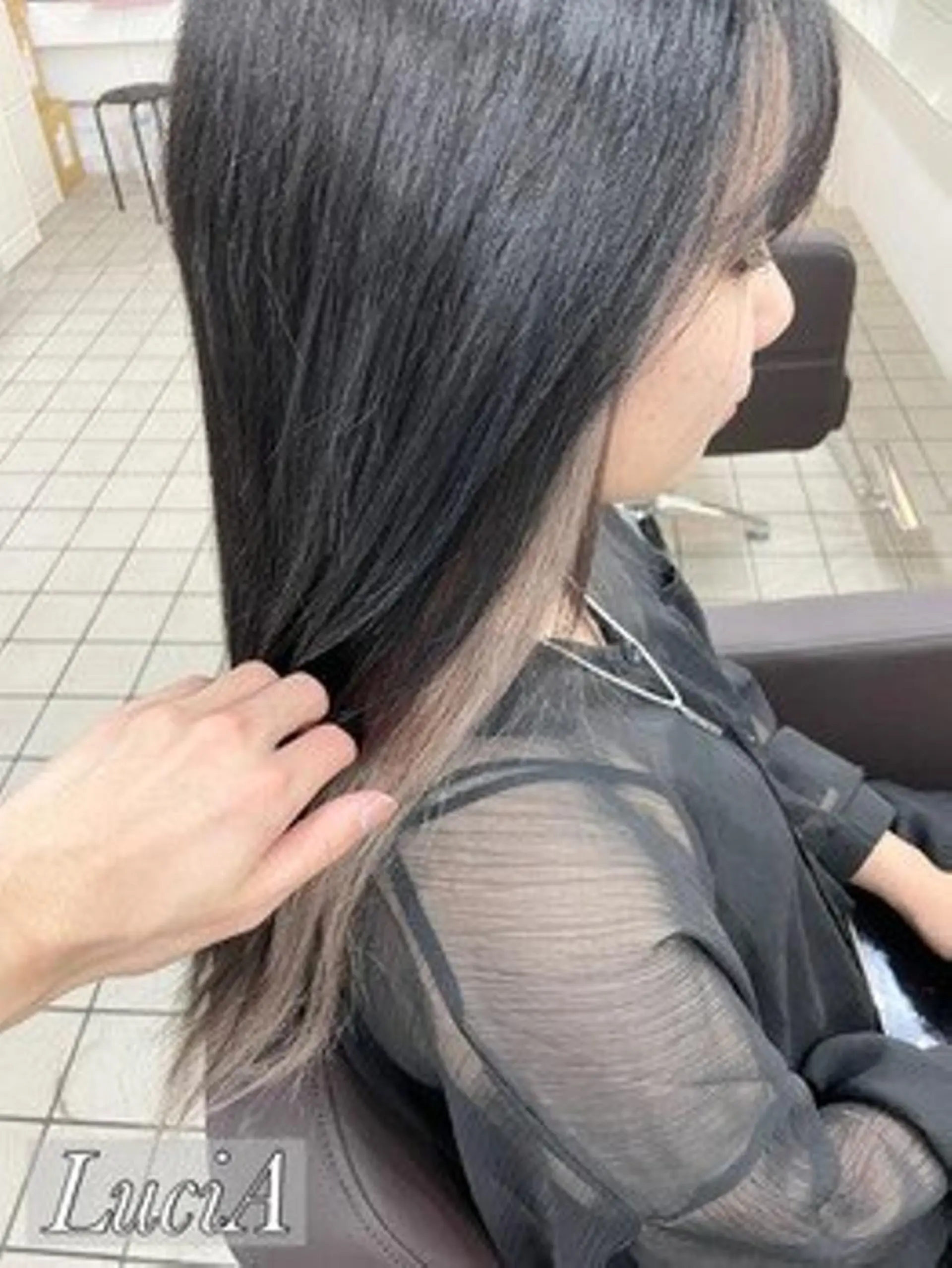 カラー ロング ヘアアレンジ エクステ LuciA\5900のヘアスタイル
