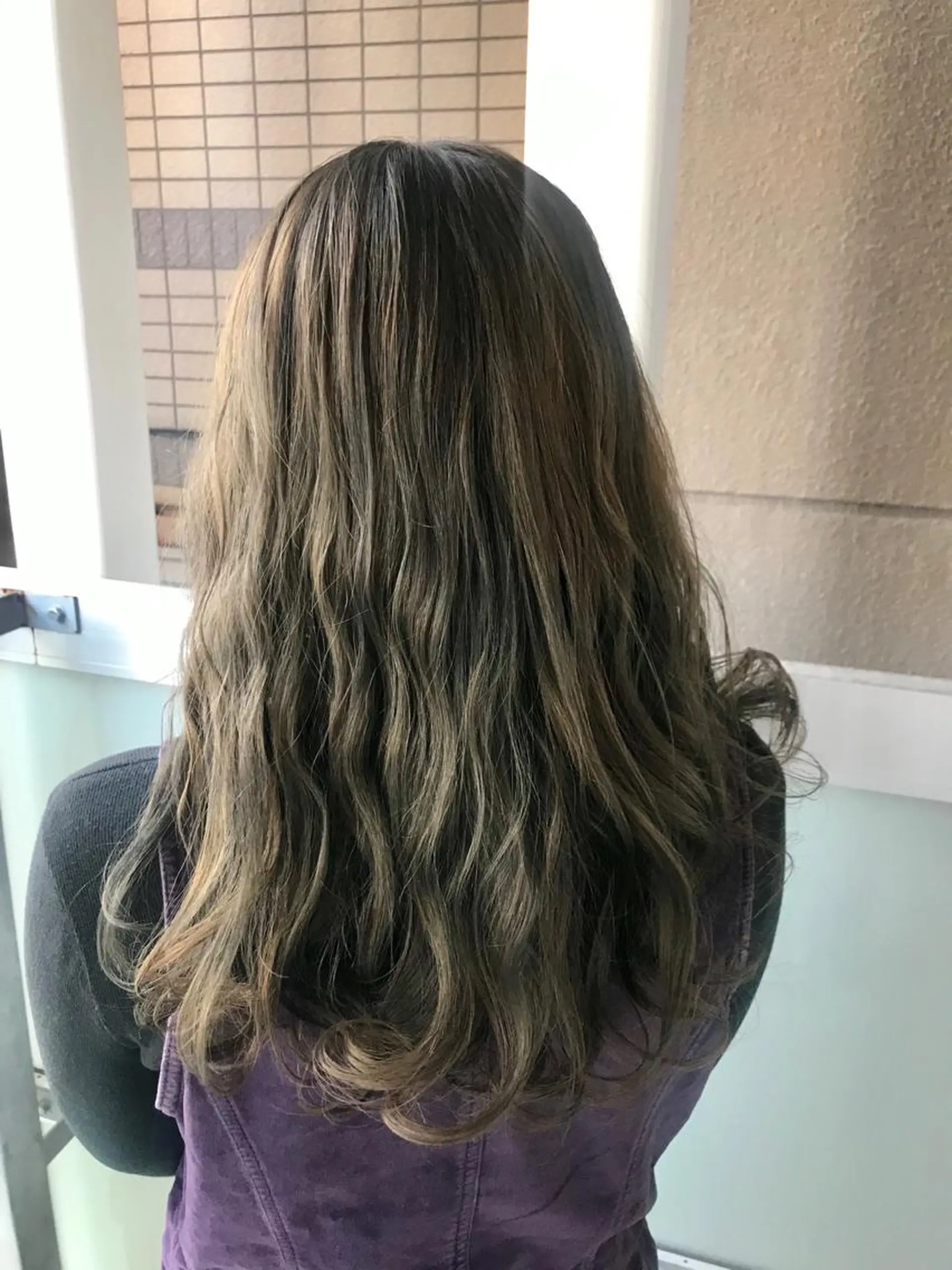 ロング カラー 岩谷/ブリーチ 🪽透明感カラーのヘアスタイル