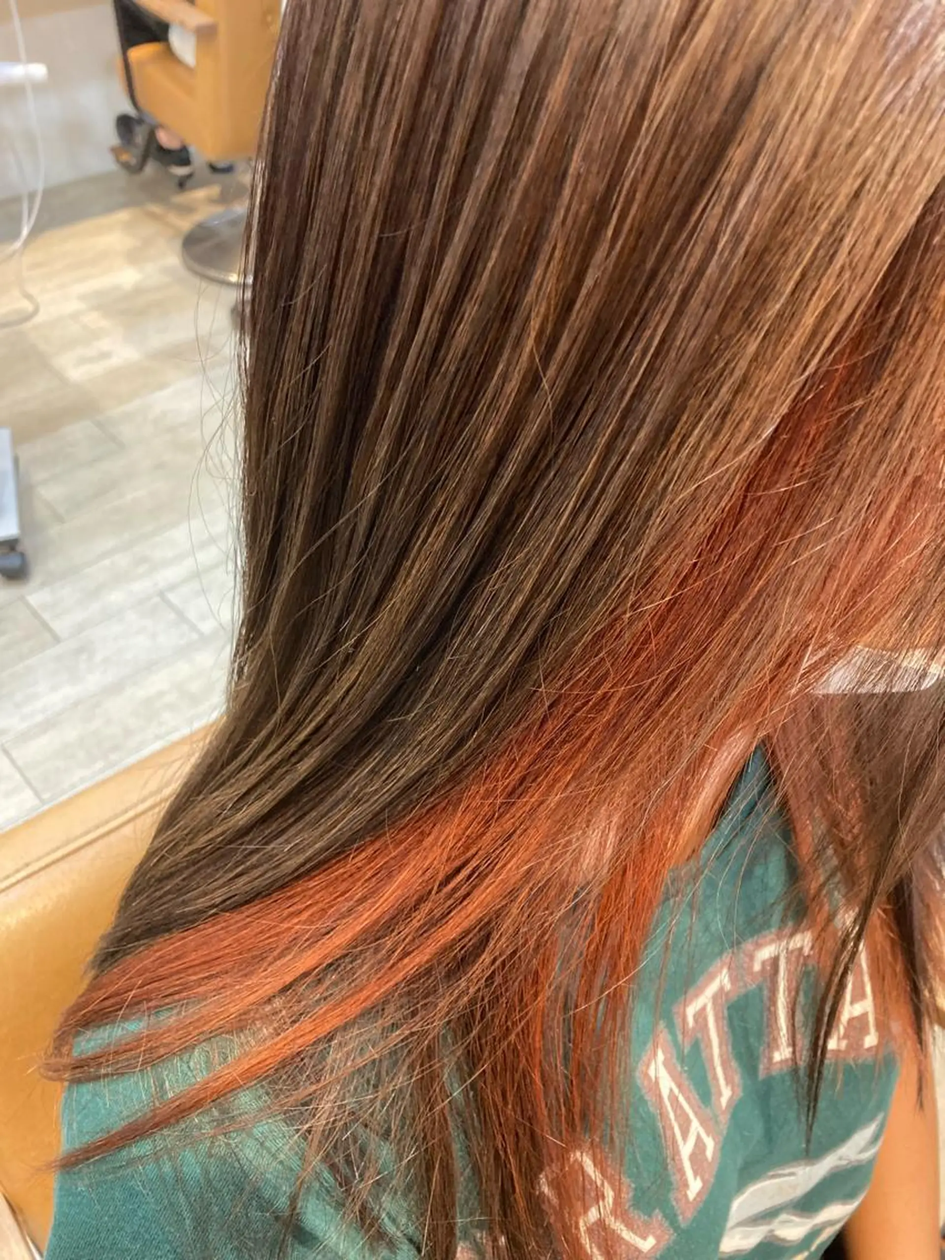 ロング カラー イヤリングカラー 似合わせカット waRin syamp&headのヘアスタイル