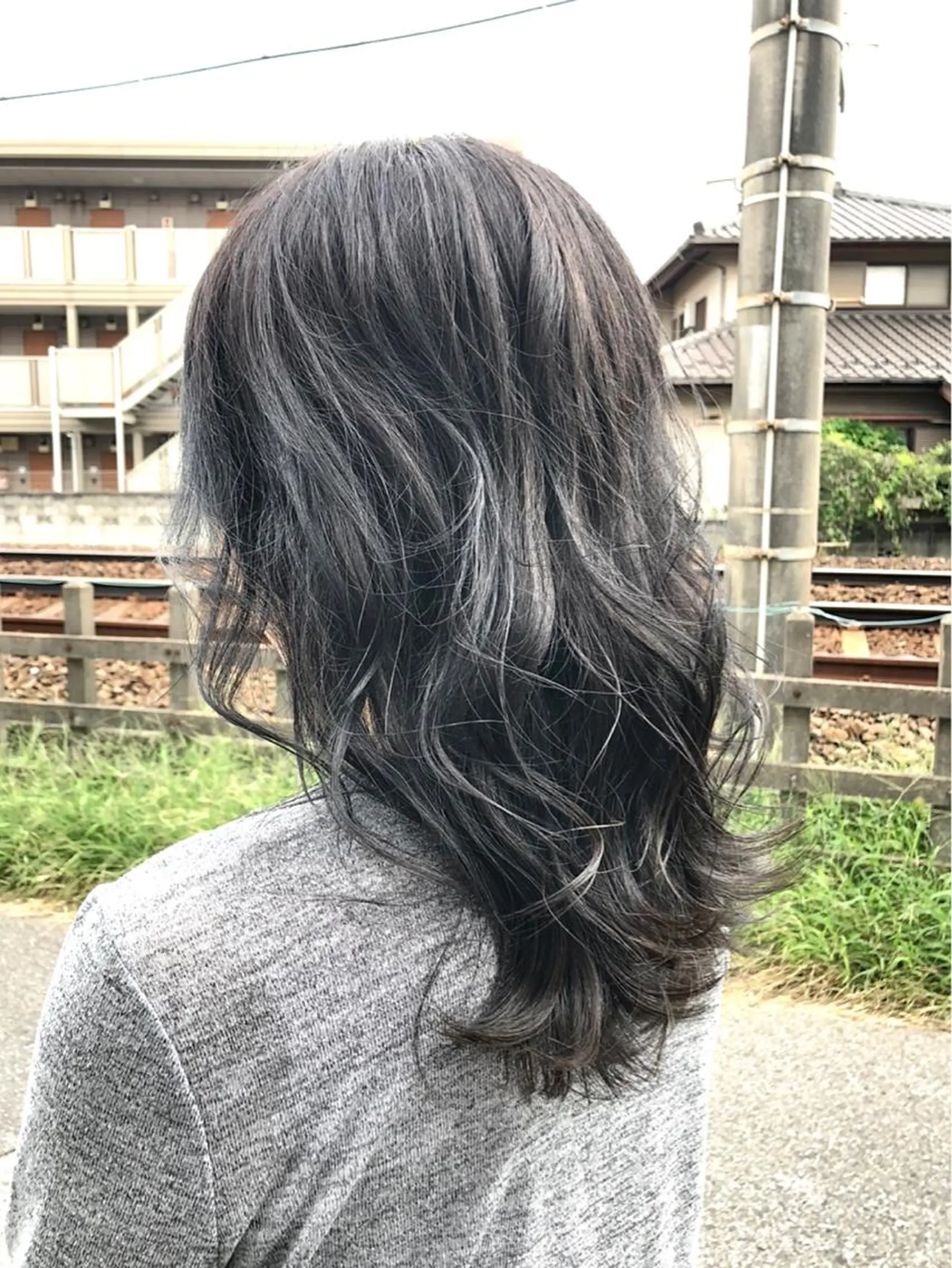 カラー ブリーチ 透明感カラー ダークグレー グレージュ ブリーチなしカラー Natsu 。のヘアスタイル