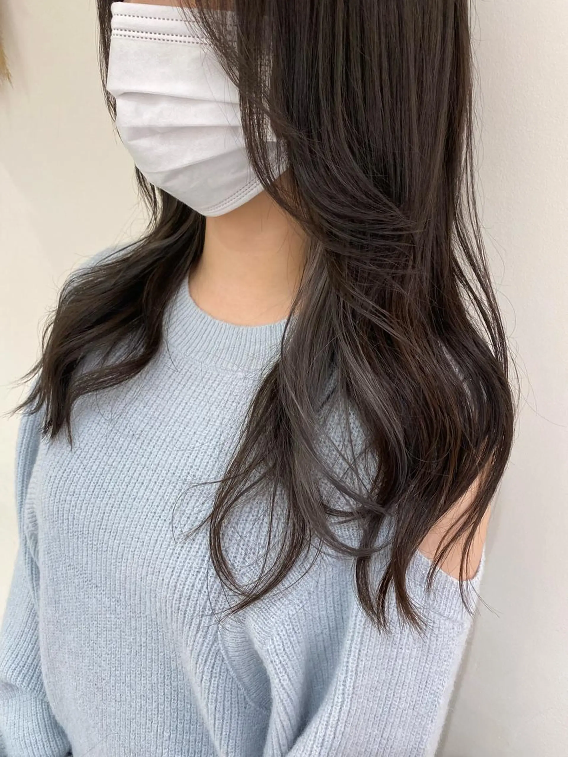 カラー ブリーチ インナーカラー シルバー レイヤーカット/ ハイライト　千咲季のヘアスタイル