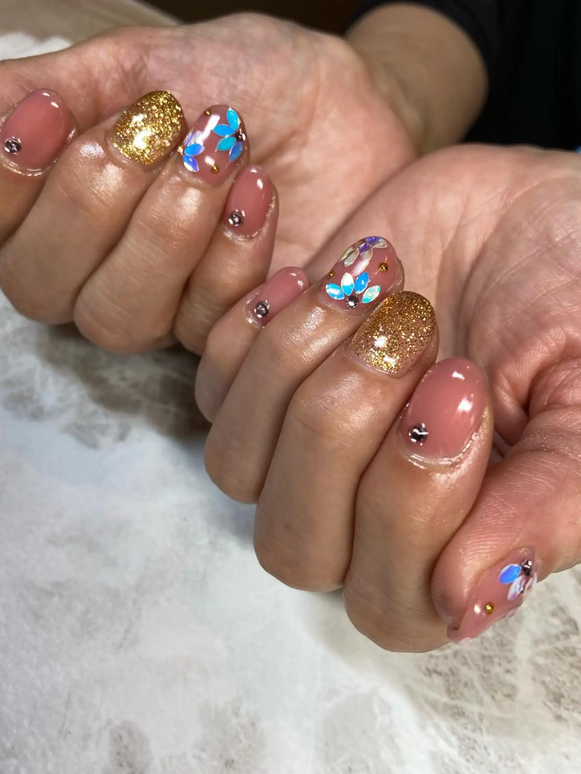 ミディアム ネイル キラキラネイル ピンク ネイルサロン ステラのネイルデザイン