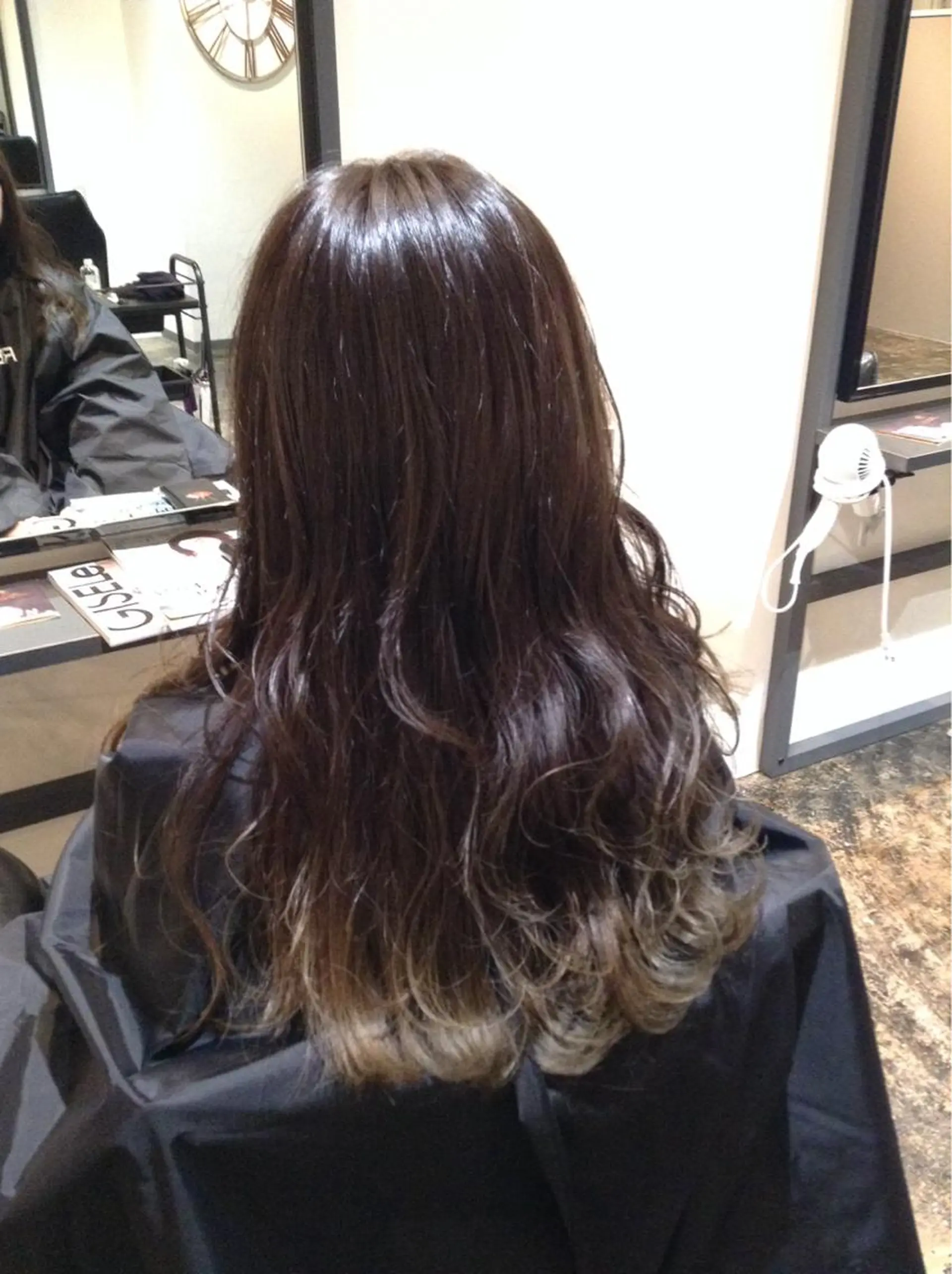 ロング カラー UMEDA FIGAROのヘアスタイル