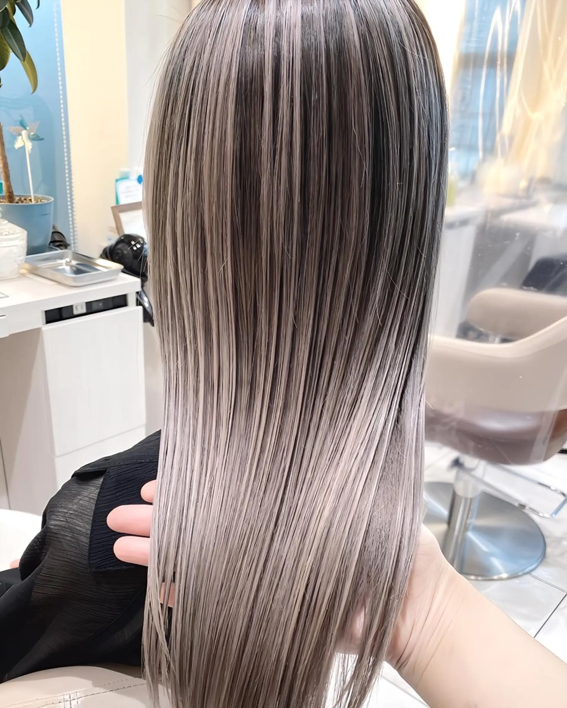 セミロング カラー 髪質改善 トリートメント 井上 美蘭のヘアスタイル