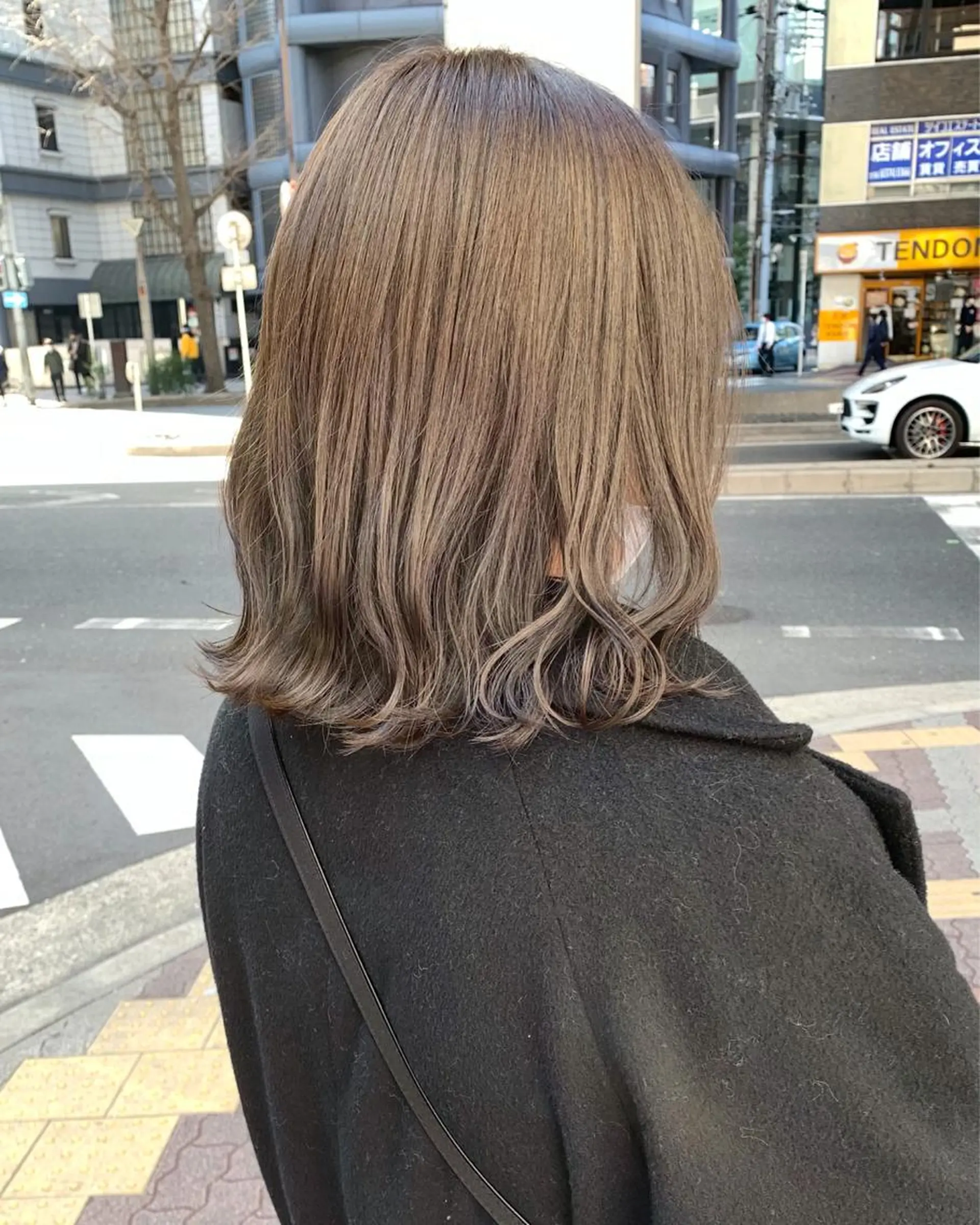 ミディアム カラー グレージュ 樫原裕二/レイヤー カット/透明感カラーのヘアスタイル