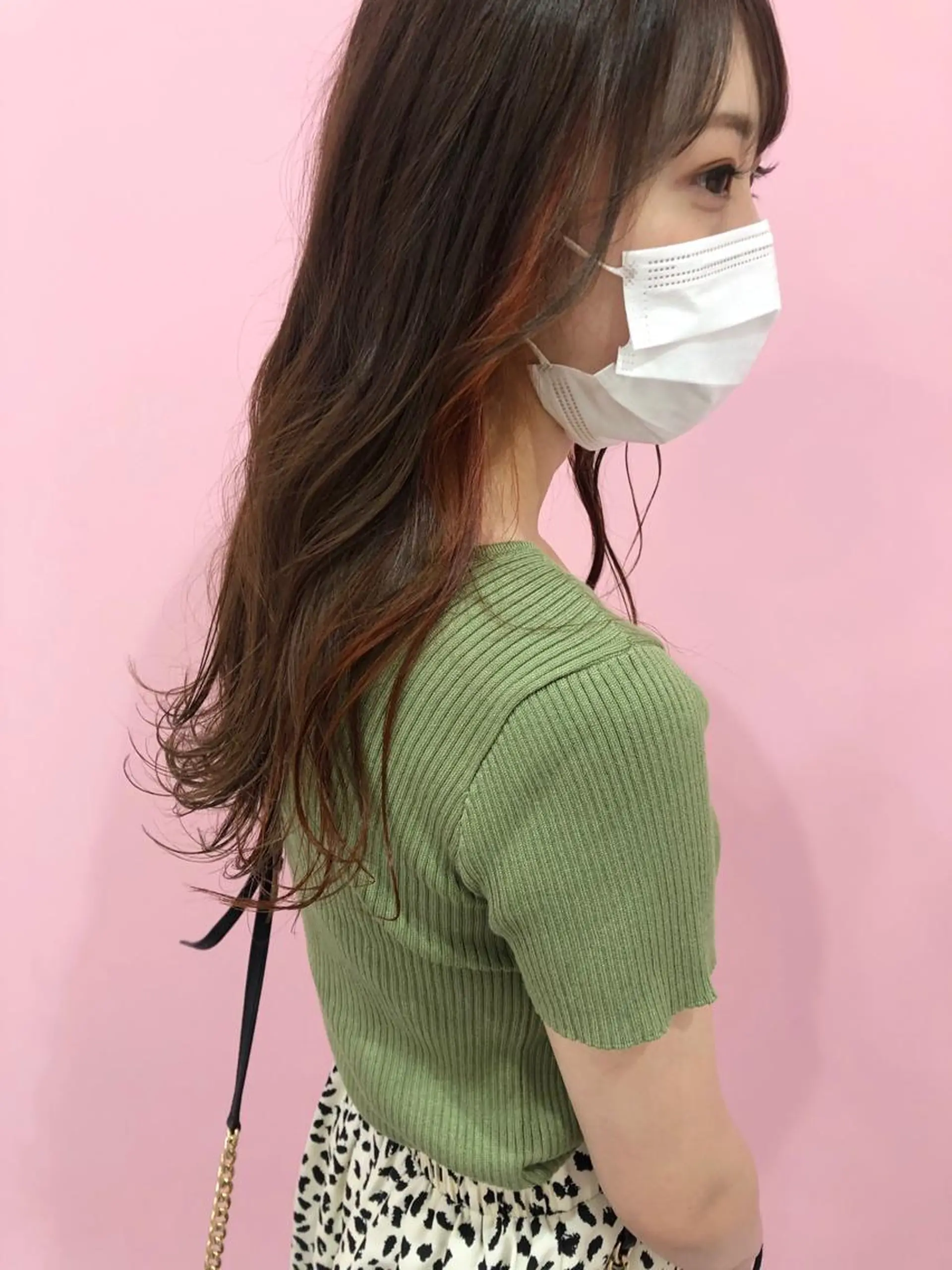 ロング カラー 岩田 萌那のヘアスタイル
