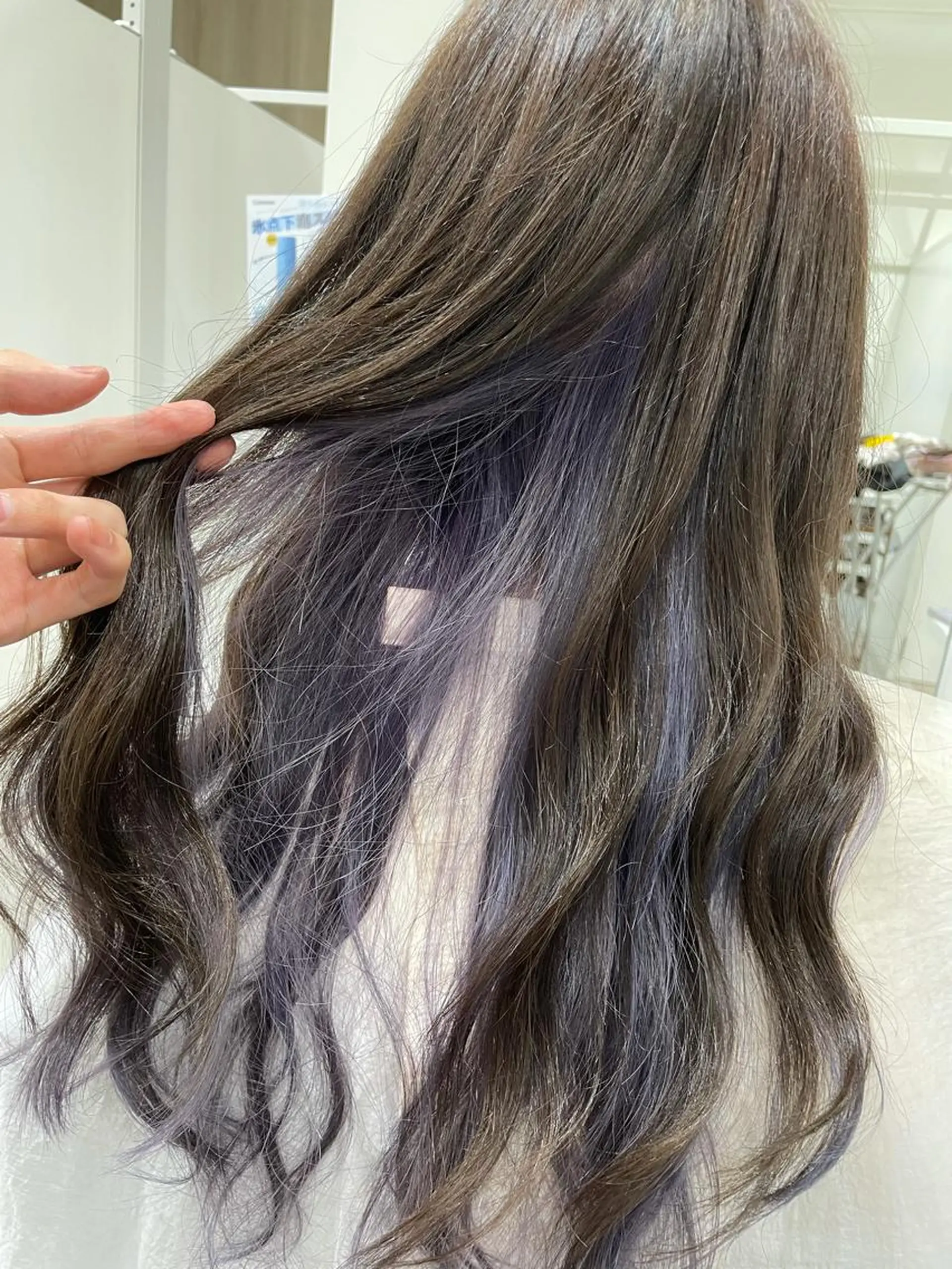 カラー インナーカラー シルバー レイヤー/くびれ/ 縮毛/チェレ金剛のヘアスタイル