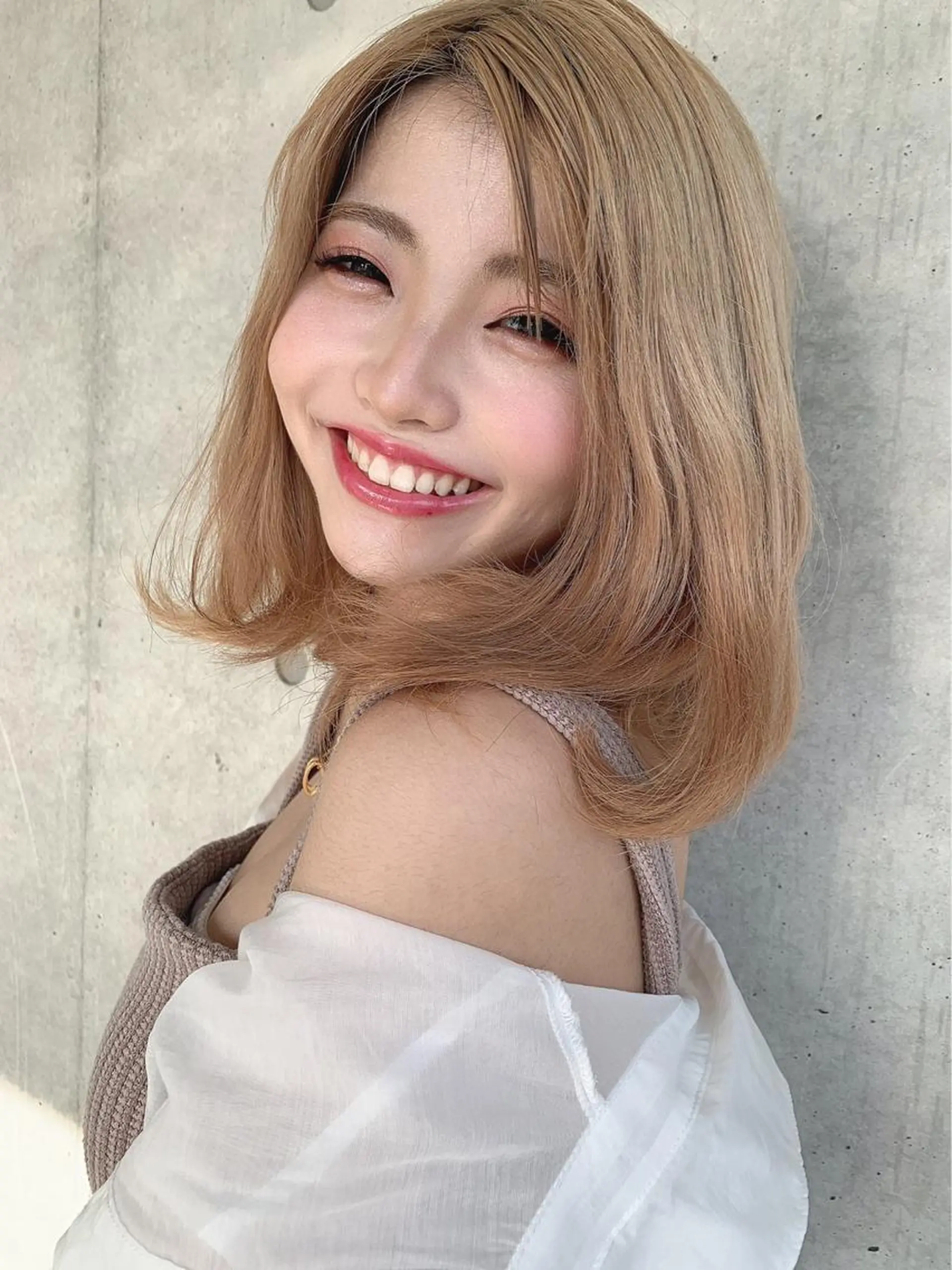 ミディアム カラー 赤み消し韓国ヘア レイヤー縮毛🤍渡邉のヘアスタイル