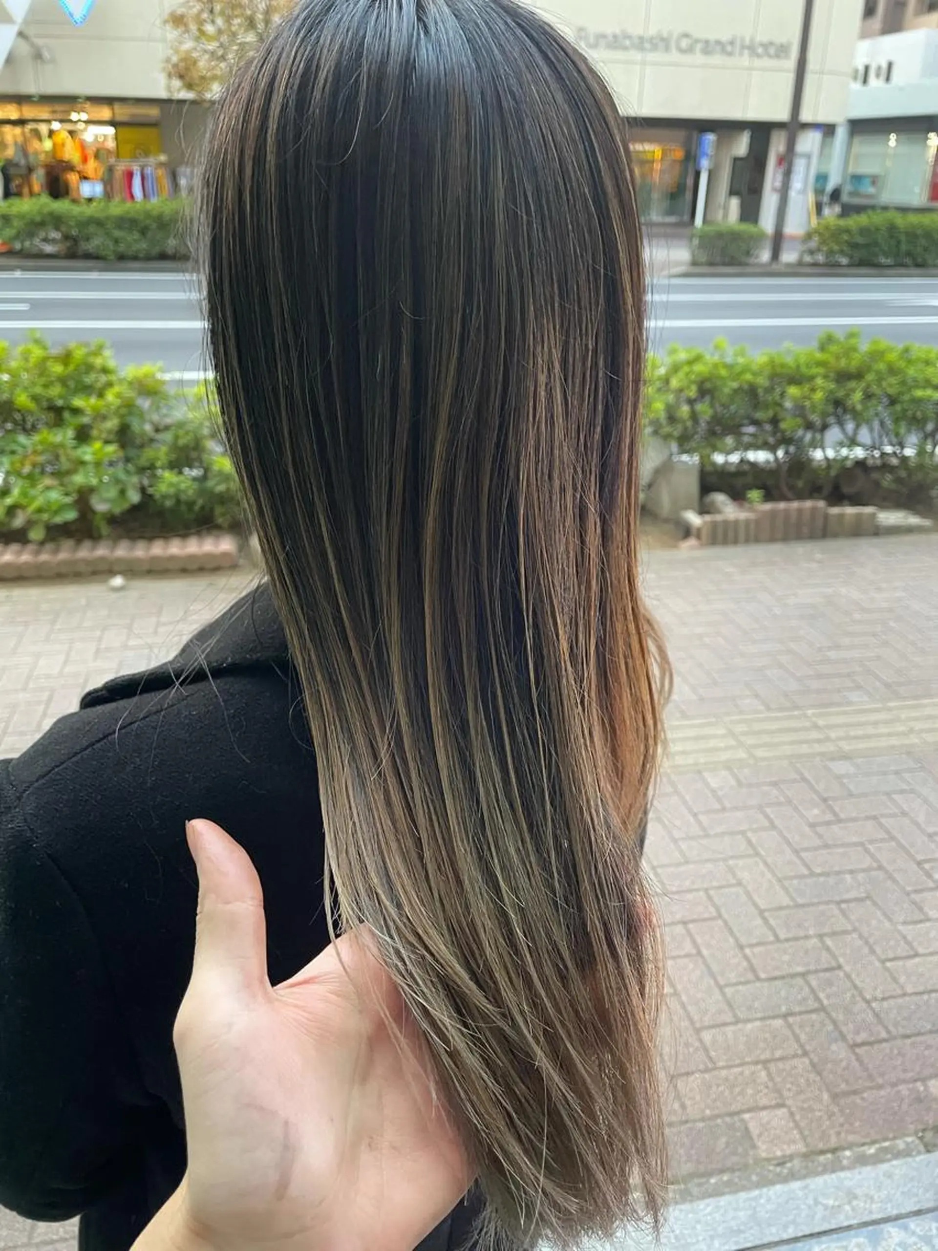 ロング カラー バレイヤージュ レイヤーカット カット ヘアカラー トリートメント La fith 店長 城谷颯人のヘアスタイル
