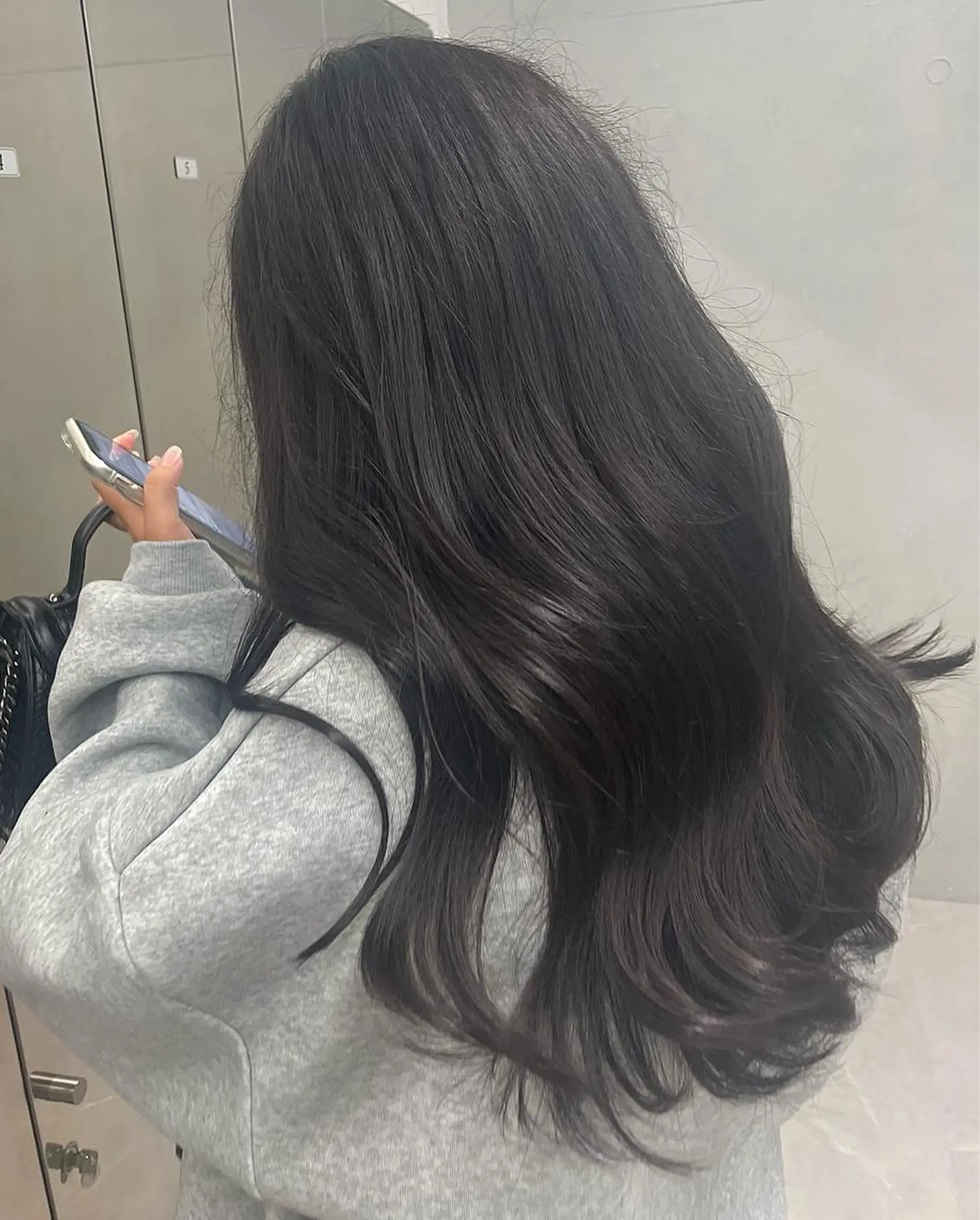 ロング カラー IO イオリのヘアスタイル