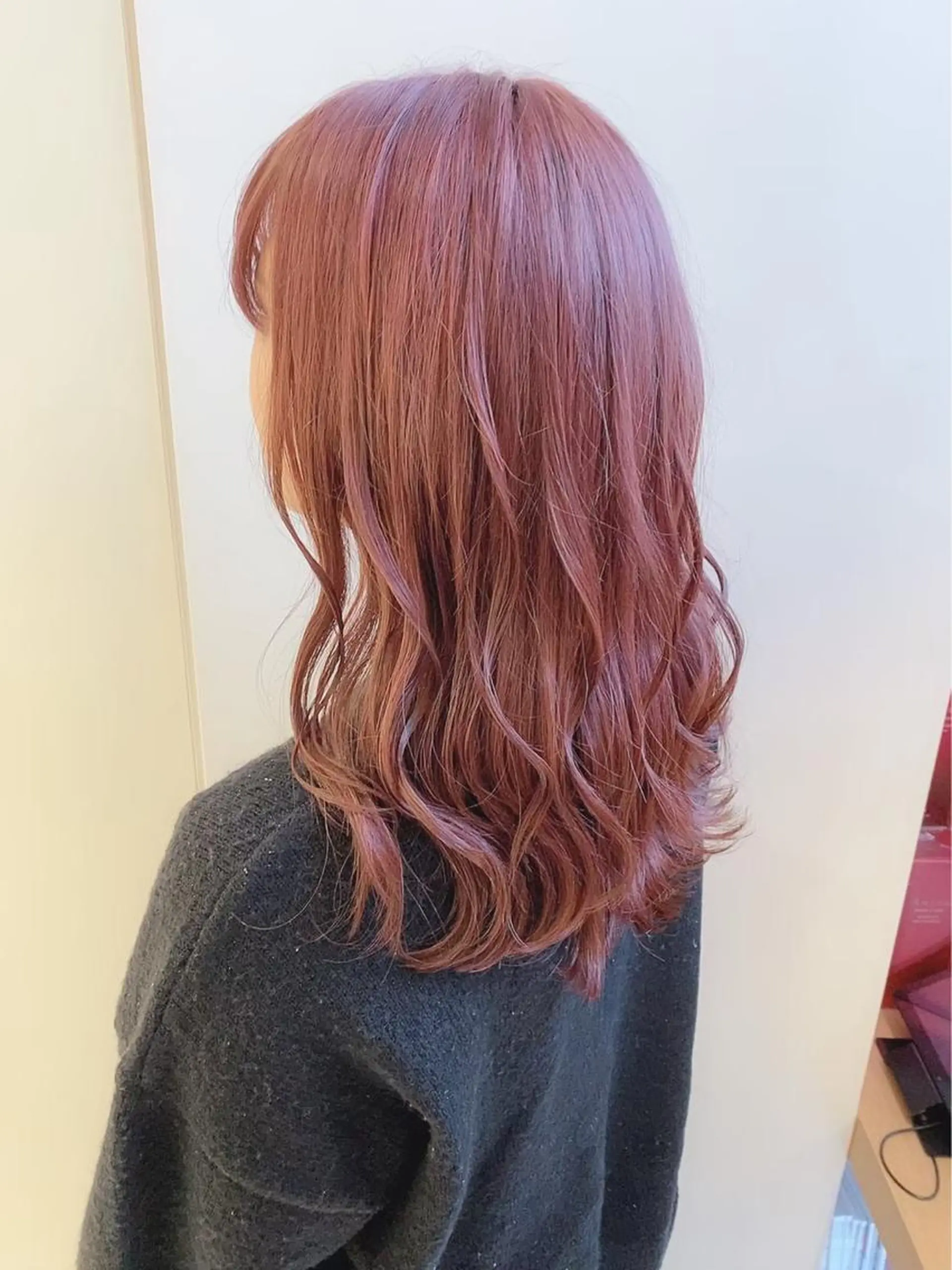 セミロング カラー ピンクカラー 韓国風ハッシュカット 似合わせレイヤー池袋のヘアスタイル