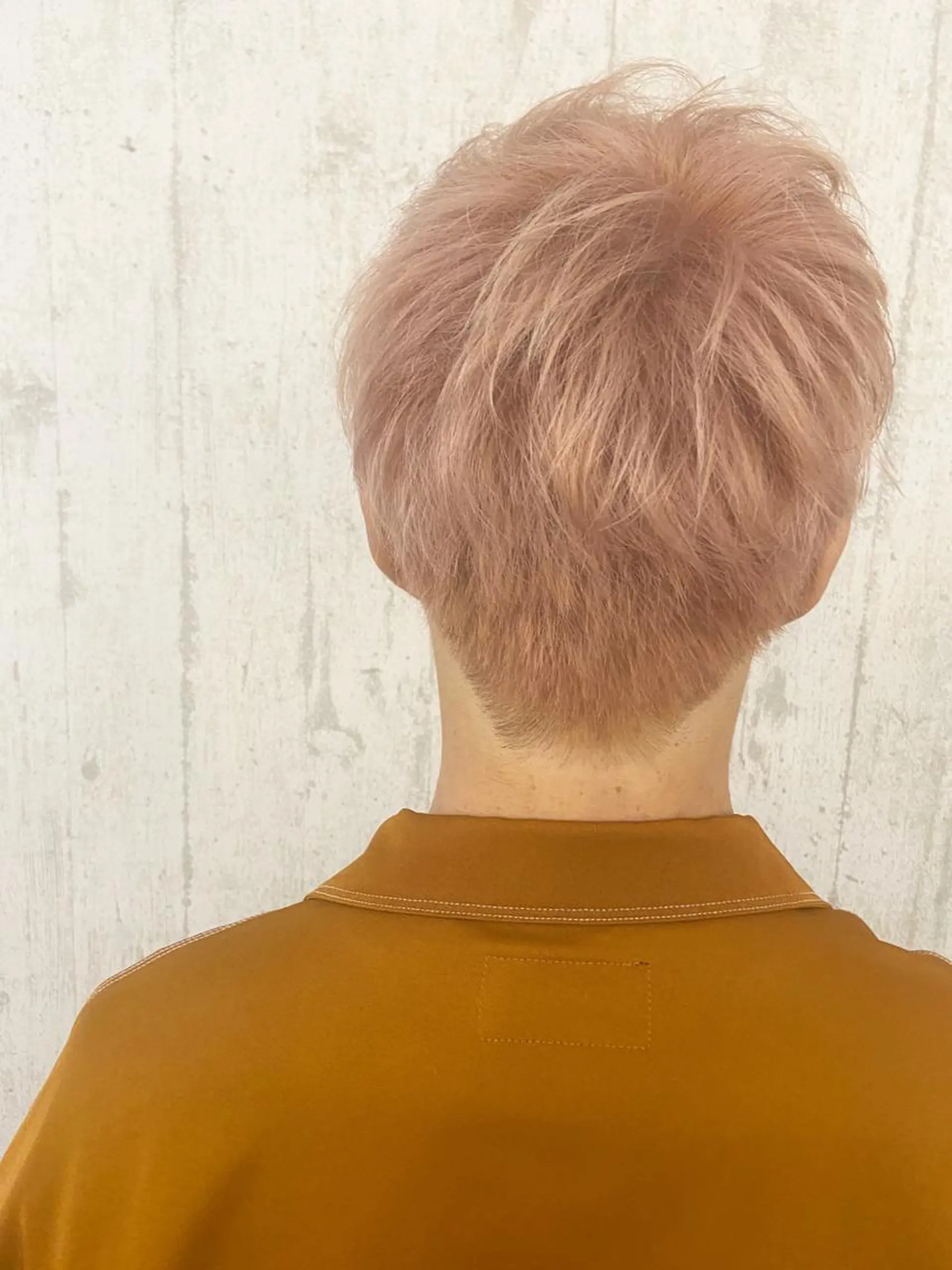 カラー メンズ ピンクカラー ホワイトピンク 久木原 ゆりのヘアスタイル