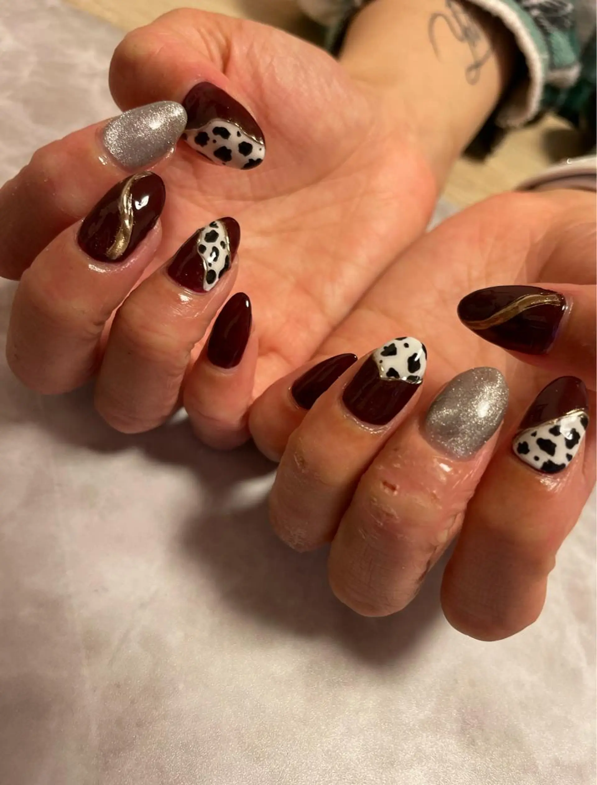 ネイル ボルドー マグネットネイル ニュアンスネイル Betty❤︎ ネイル＆よもぎ蒸しのネイルデザイン