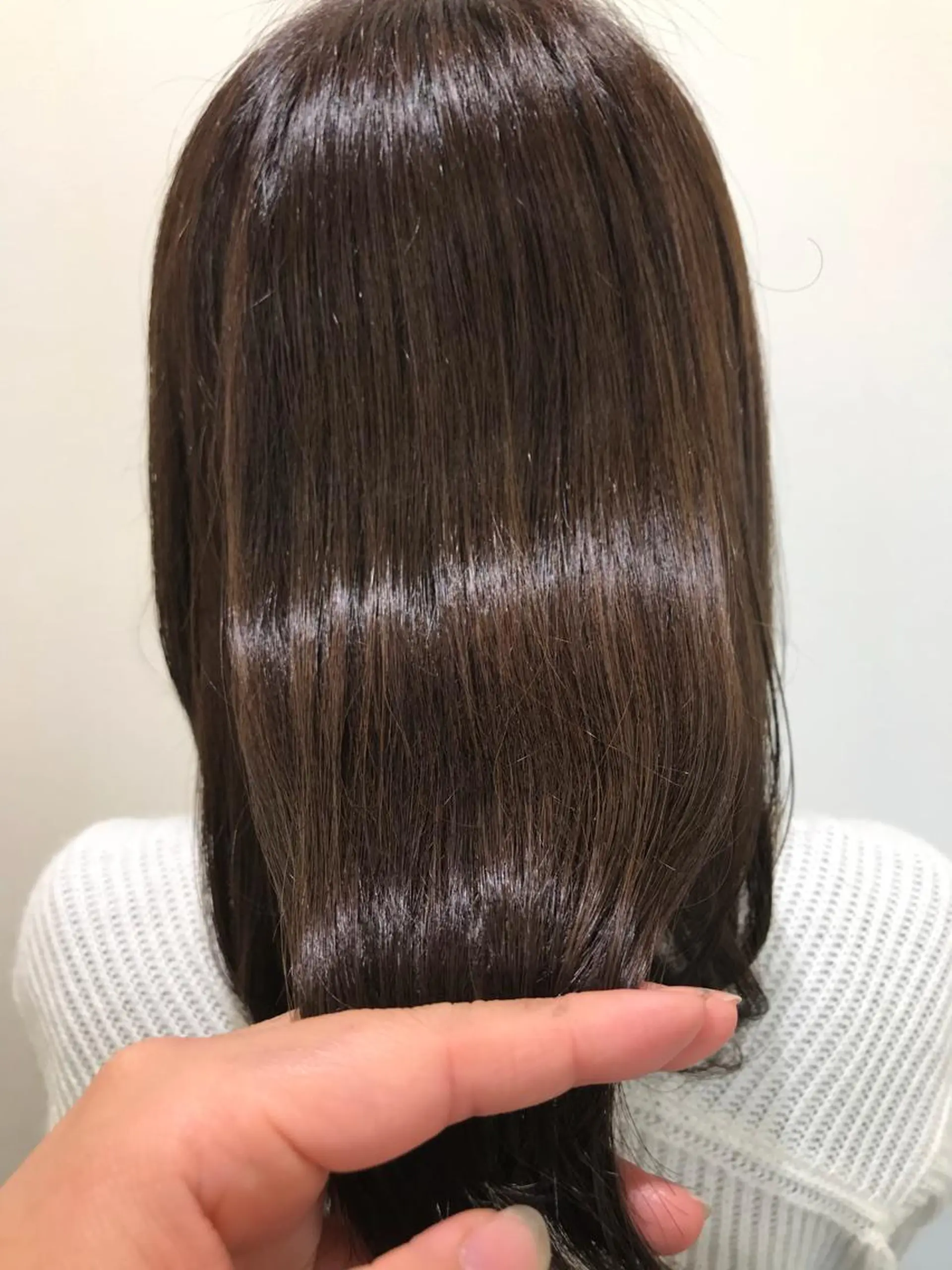 ミディアム カラー グレージュ イルミナカラー トリートメント 清藤綾/脱白髪染め 白髪ぼかしハイライトのヘアスタイル