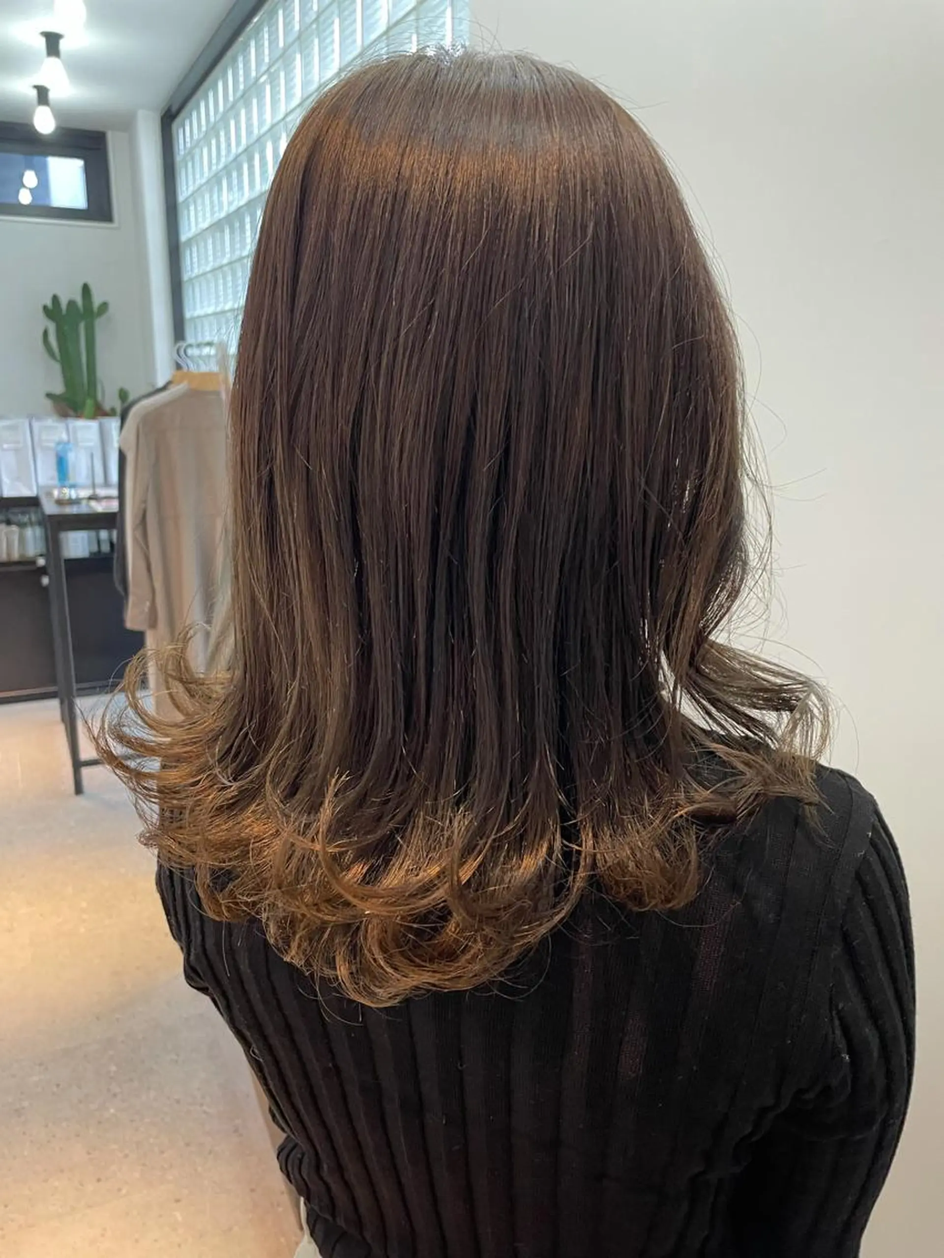 ミディアム カラー ベージュカラー オリーブベージュ ショート/脱白髪染め ☆宇﨑悠実のヘアスタイル