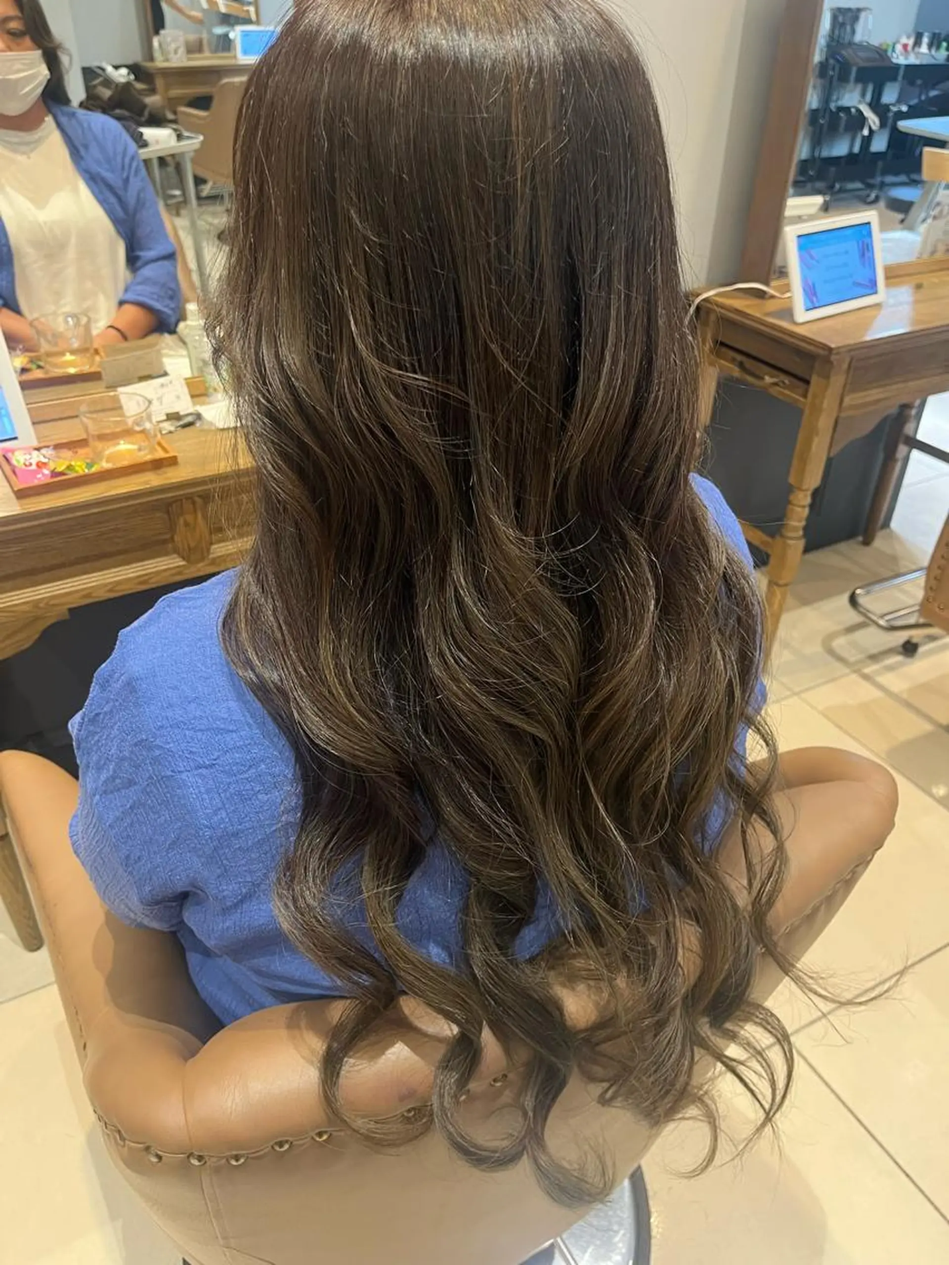 カラー オリーブカラー 亀井 菜々花のヘアスタイル