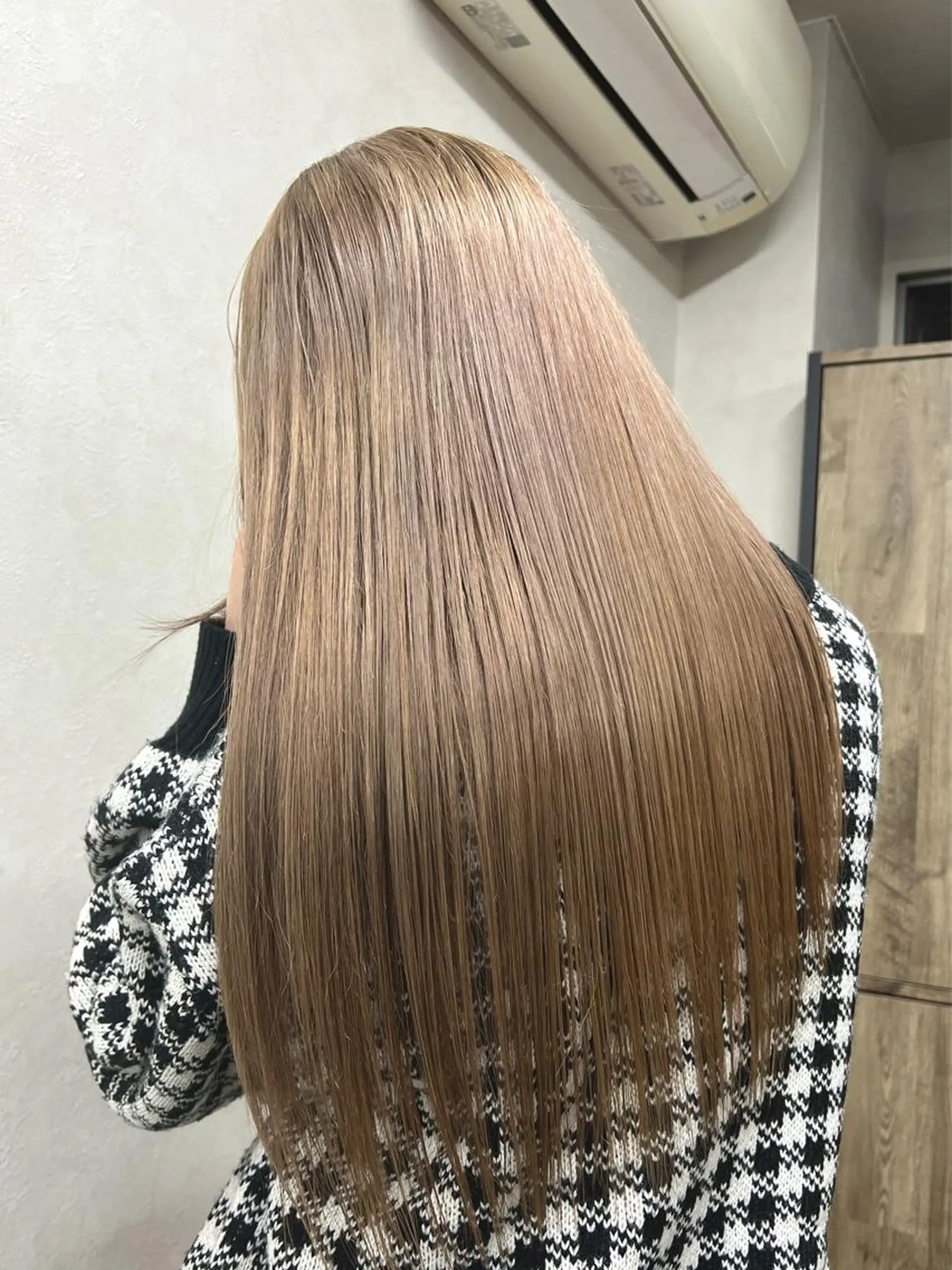 ロング カラー バレイヤージュ ブリーチ ケアブリーチ ダブルカラー イヤリングカラー カット ヘアカラー 🌷かわばた めい🌷のヘアスタイル