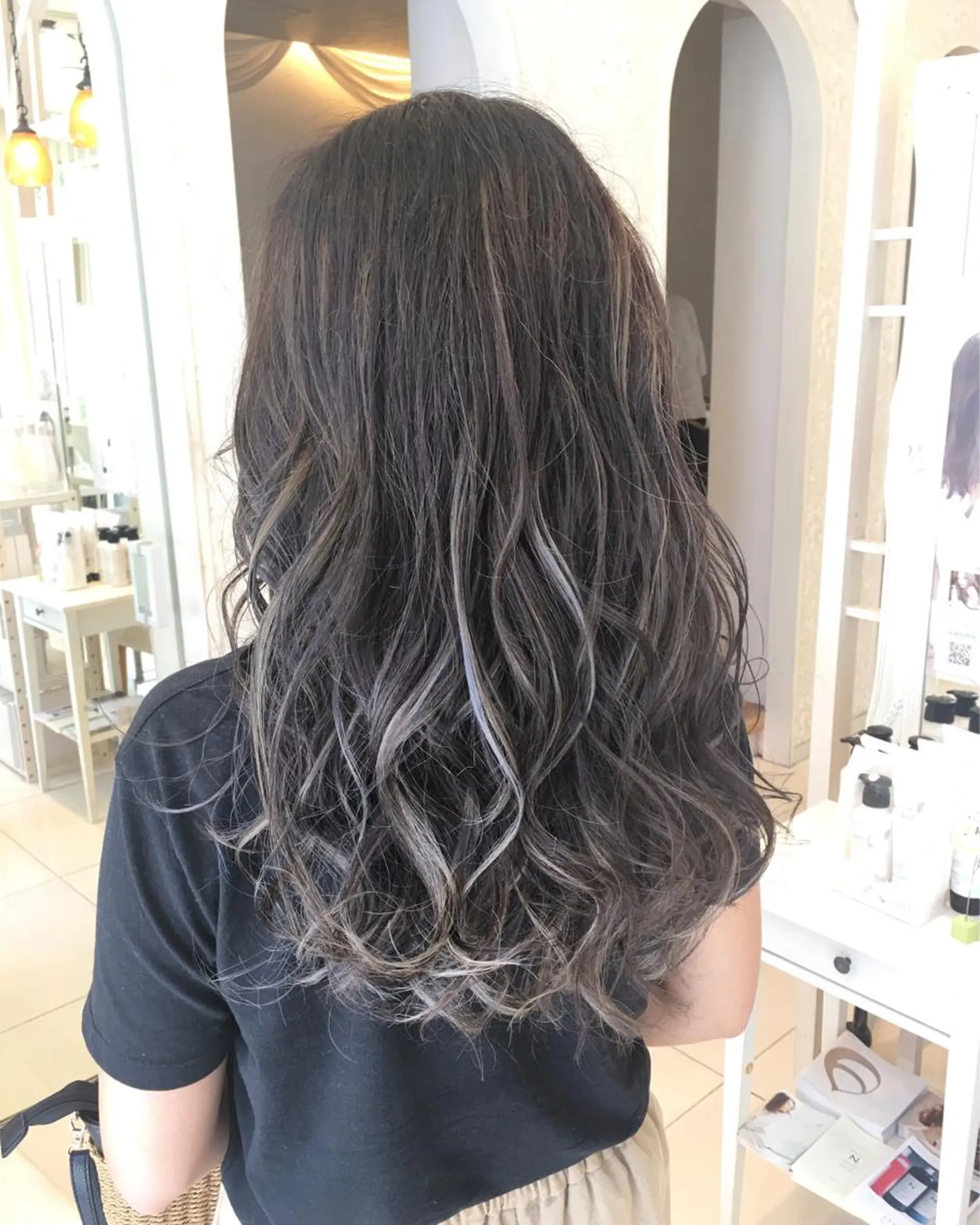 セミロング カラー ハイライトカラー ハイライト 小田原NO1 美容師 飯田飛翔のヘアスタイル