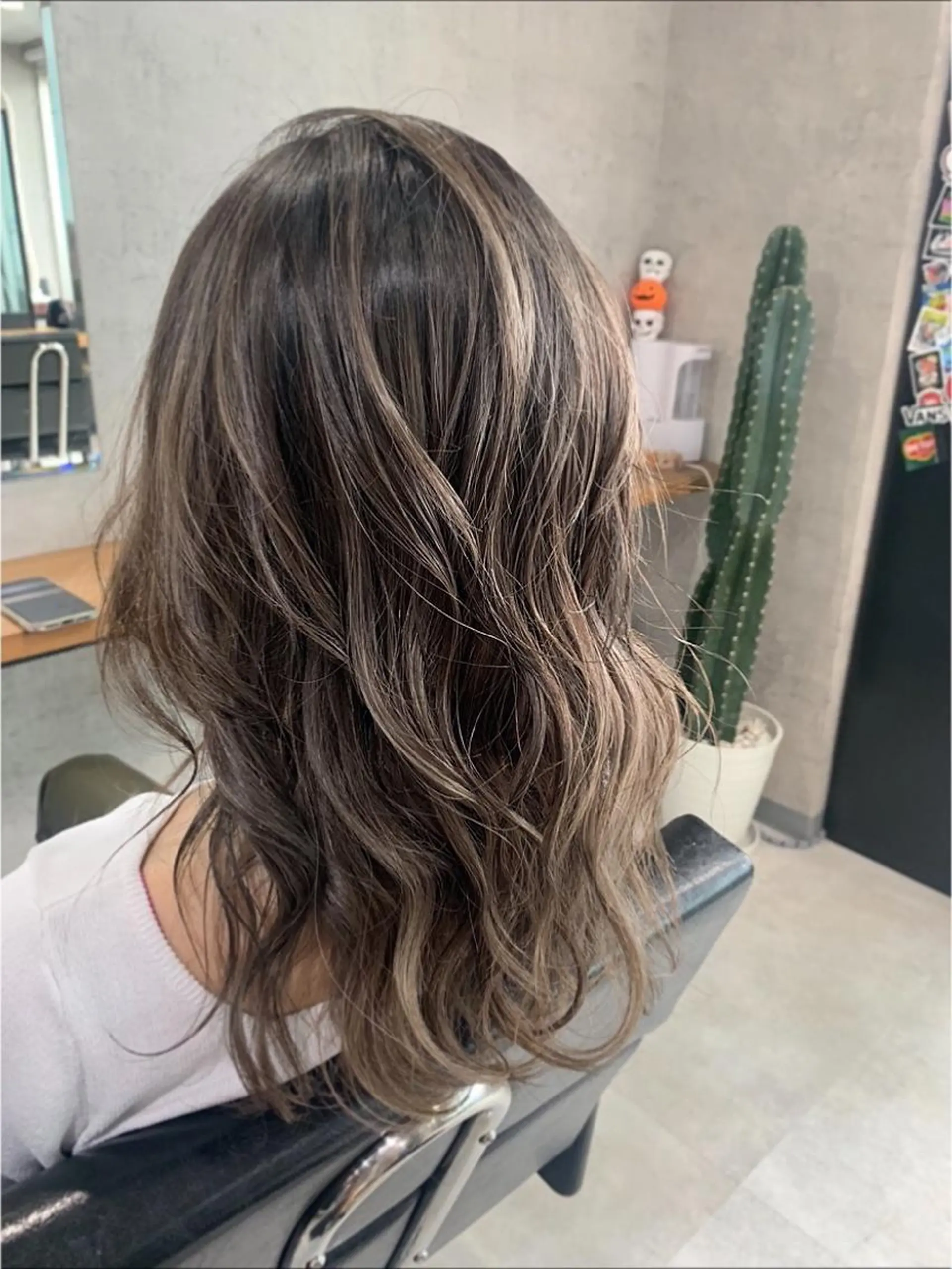 ミディアム カラー ベージュカラー レイヤーカット 松井那津子 /ハイライトブリーチのヘアスタイル