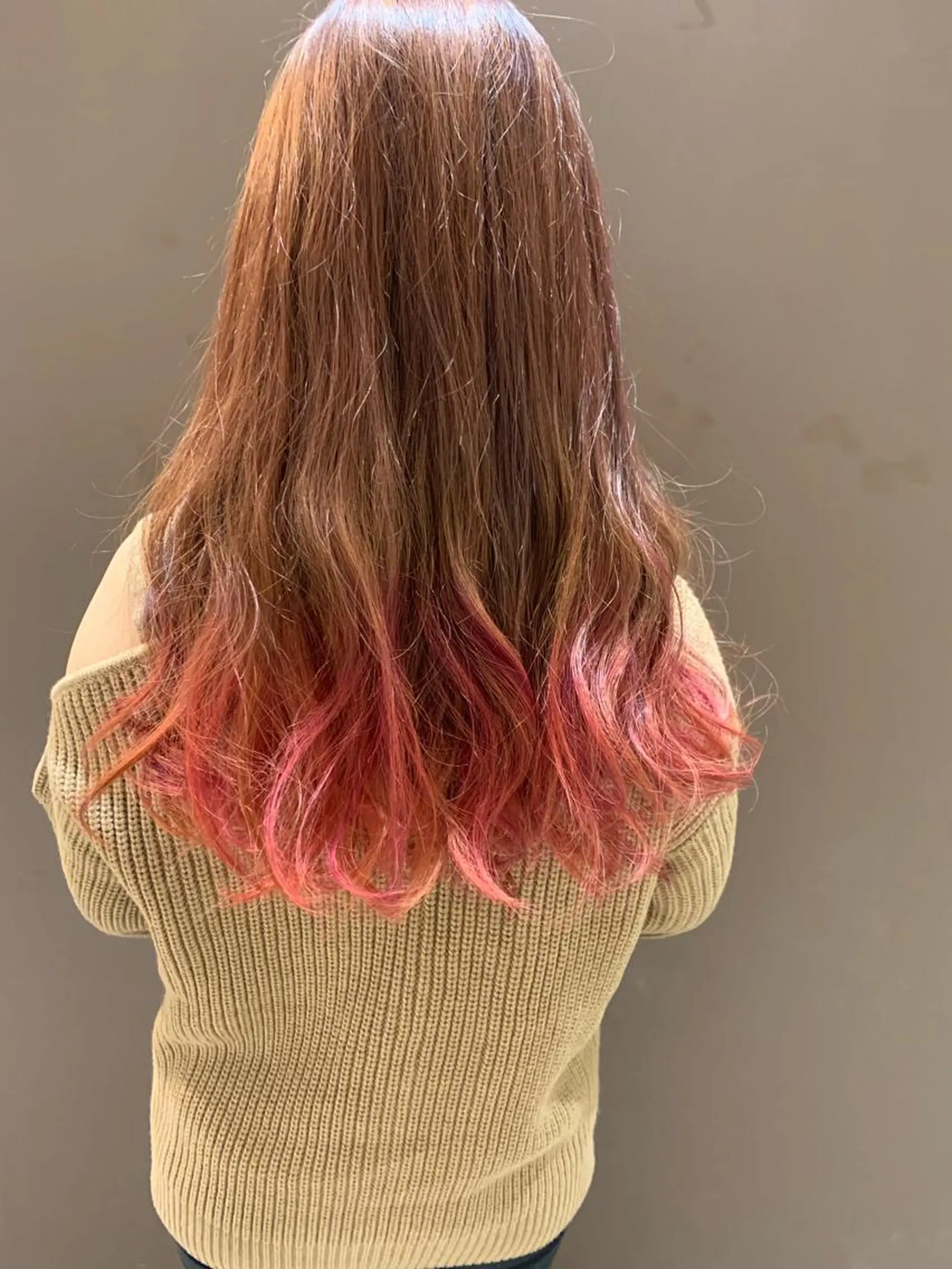 ロング カラー ヘアアレンジ オレンジ ピンクカラー レッドカラー ユニコーンカラー きむえり/髪質改善 /うねり広がり改善のヘアスタイル