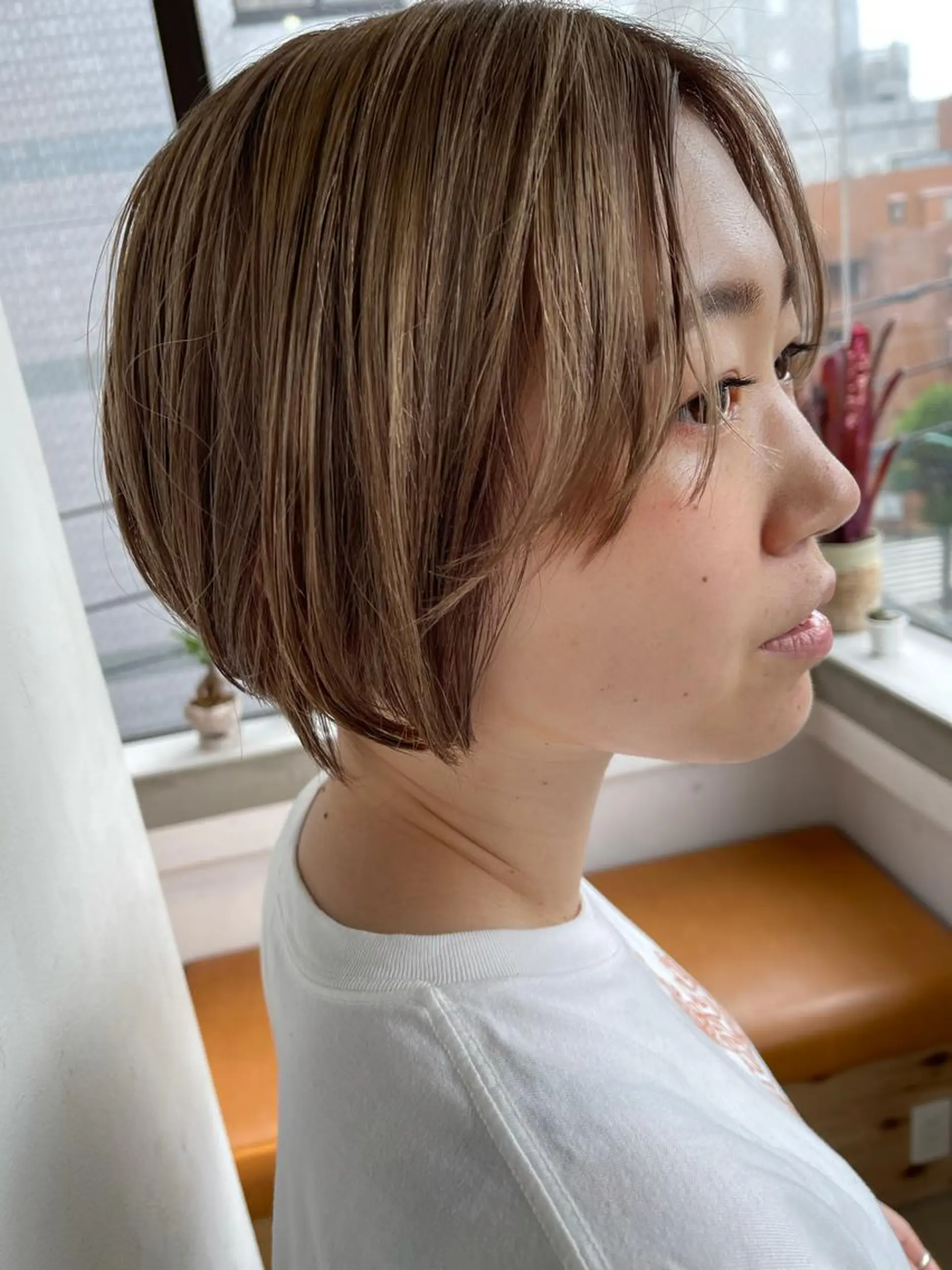 ショート カラー ベージュカラー デザインカラー ハイトーンカラー ハイトーンベージュ ミルクティーベージュ ヘアカラー トリートメント pole/apartment所属・💓パーマ，💗 レイヤーカットのヘアスタイル