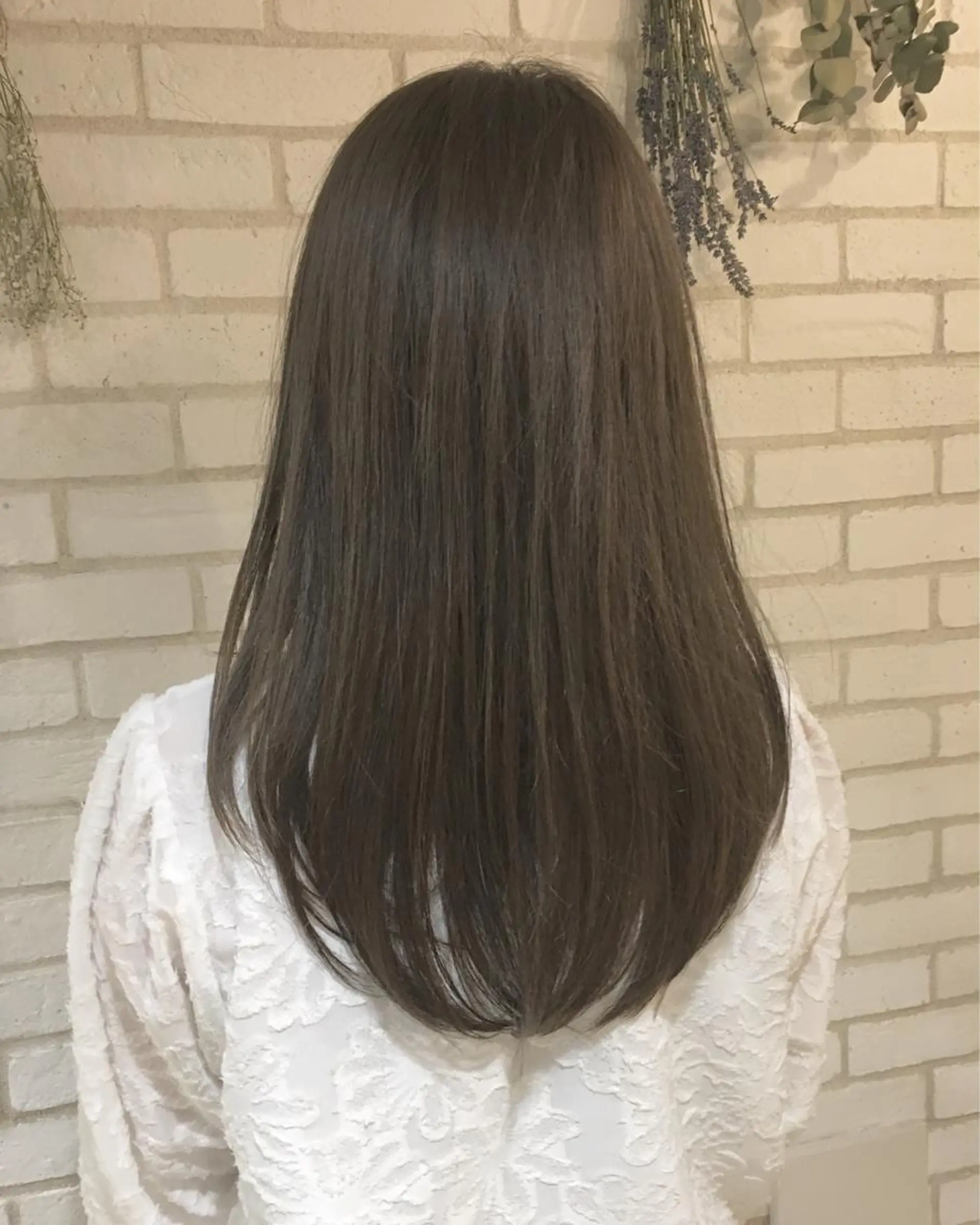 セミロング カラー ダークグレー ダークグレージュ グレージュ 佐藤 高徳のヘアスタイル
