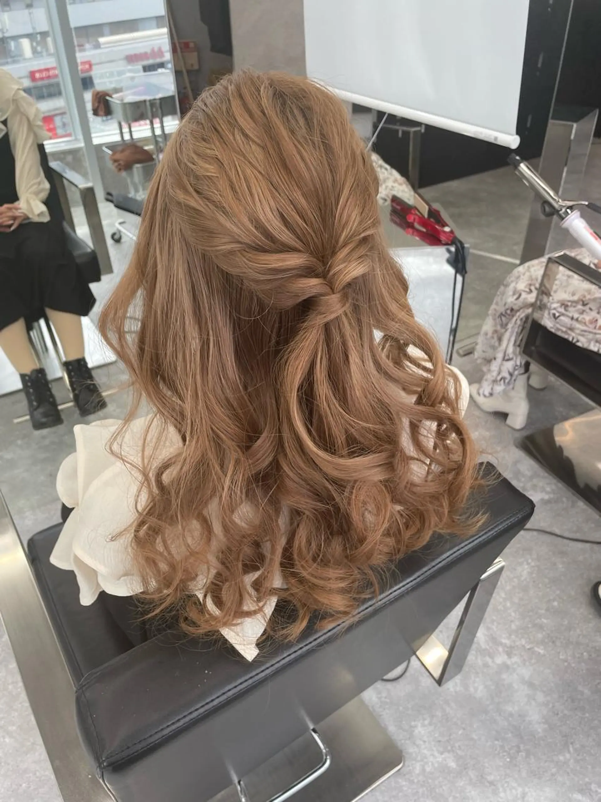 ロング ヘアアレンジ 口コミ高評価✨ 安達ももかのマツエク・マツパデザイン