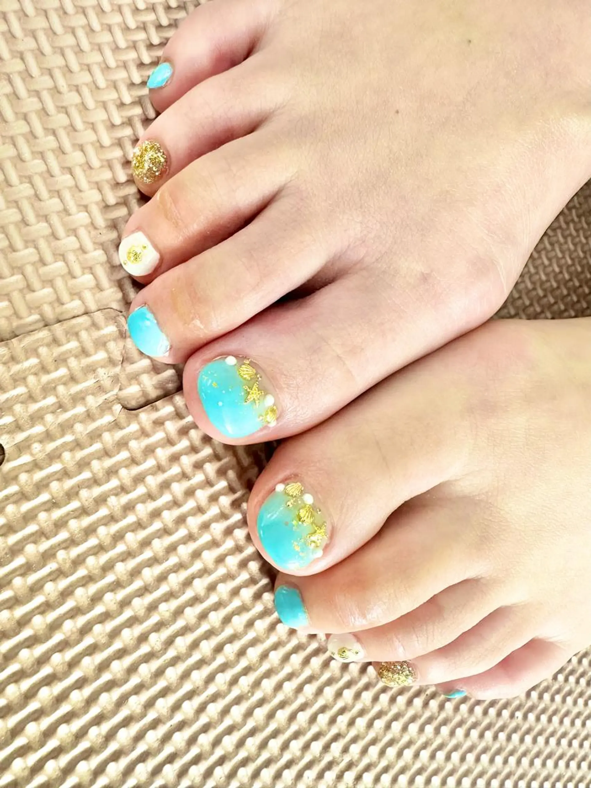 ネイル フットネイル フレンチネイル ジェルネイル グラデーション キラキラネイル フットネイル .N YUKIのネイルデザイン