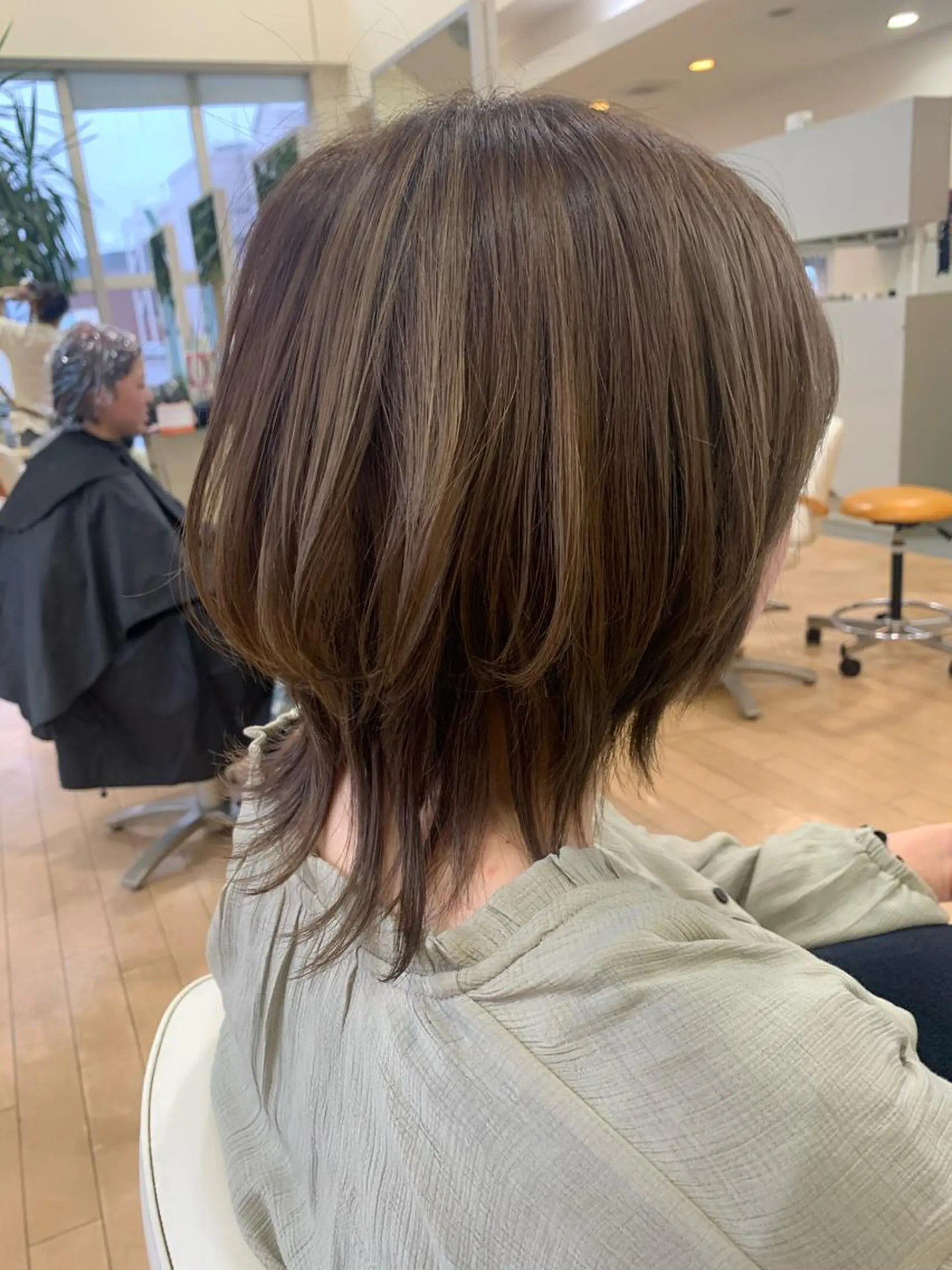 ミディアム カラー ブルーカラー ハイライトカラー ハイライト ウルフカット カット ヘアカラー 吉川 茉由子のヘアスタイル