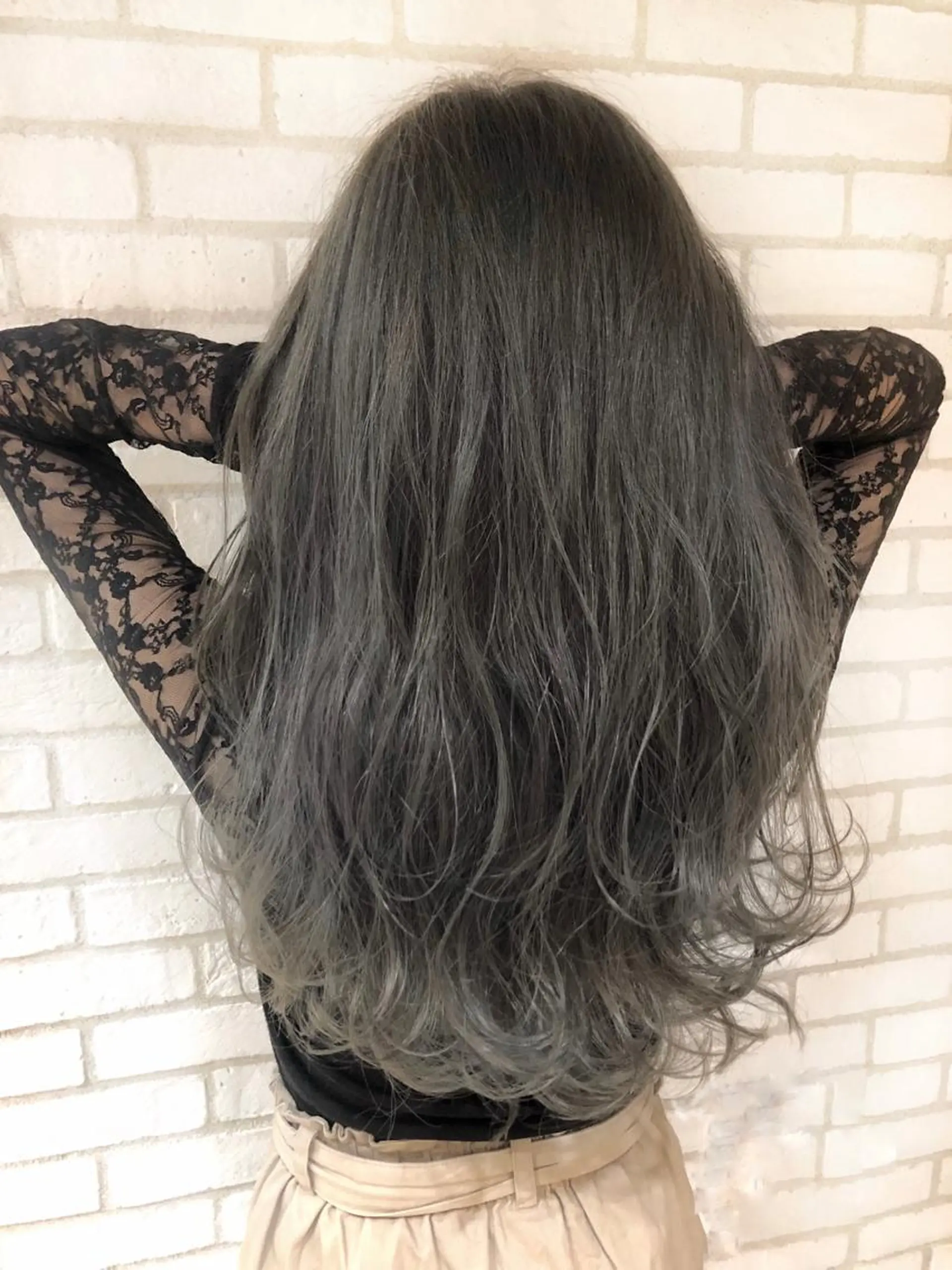 ロング カラー 小島 侑衣のヘアスタイル