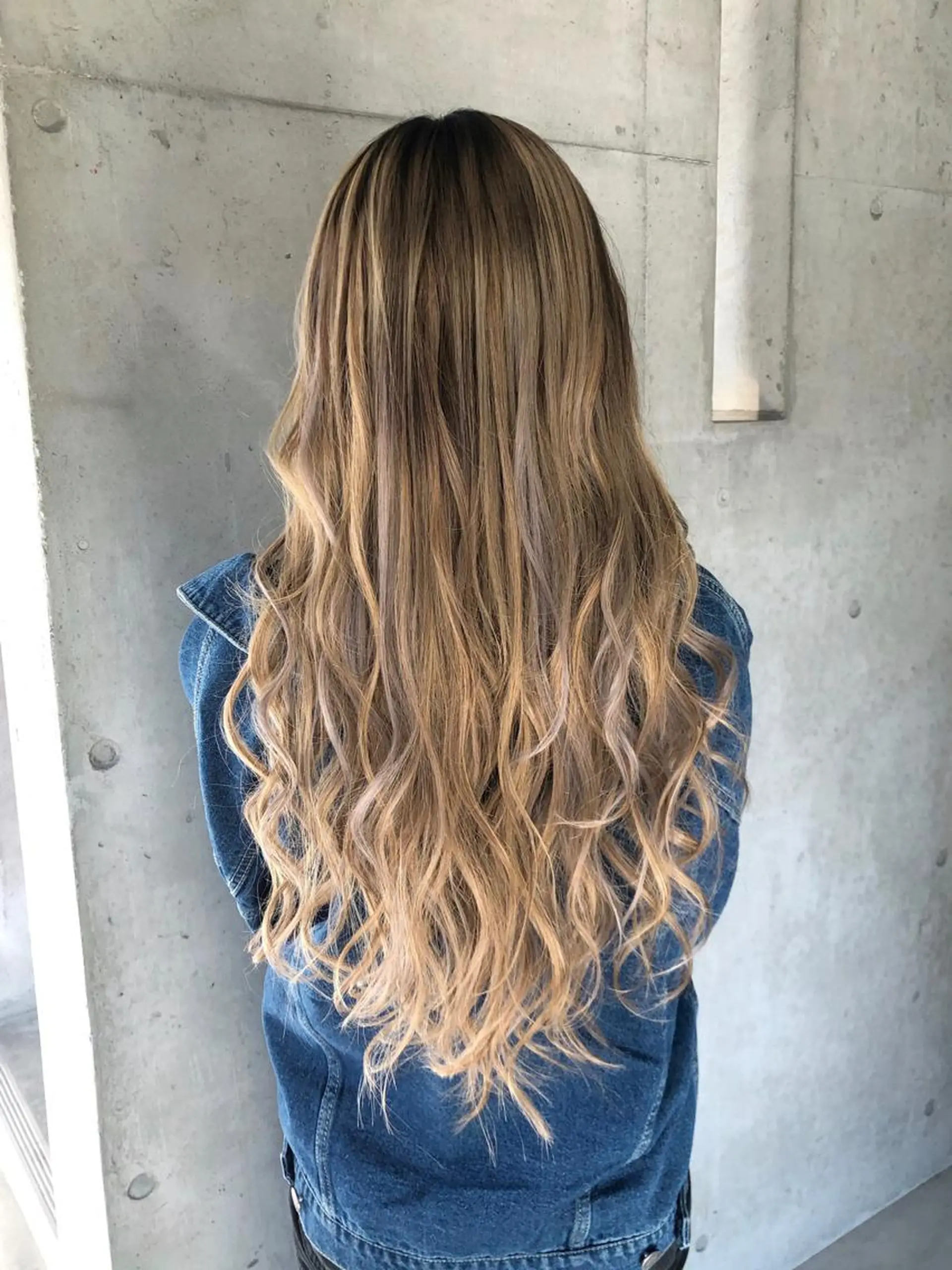 ロング カラー シールエクステ ハイライトカラー エクステ ハイライト ロング ヘアカラー エクステ 是枝 さくらのヘアスタイル