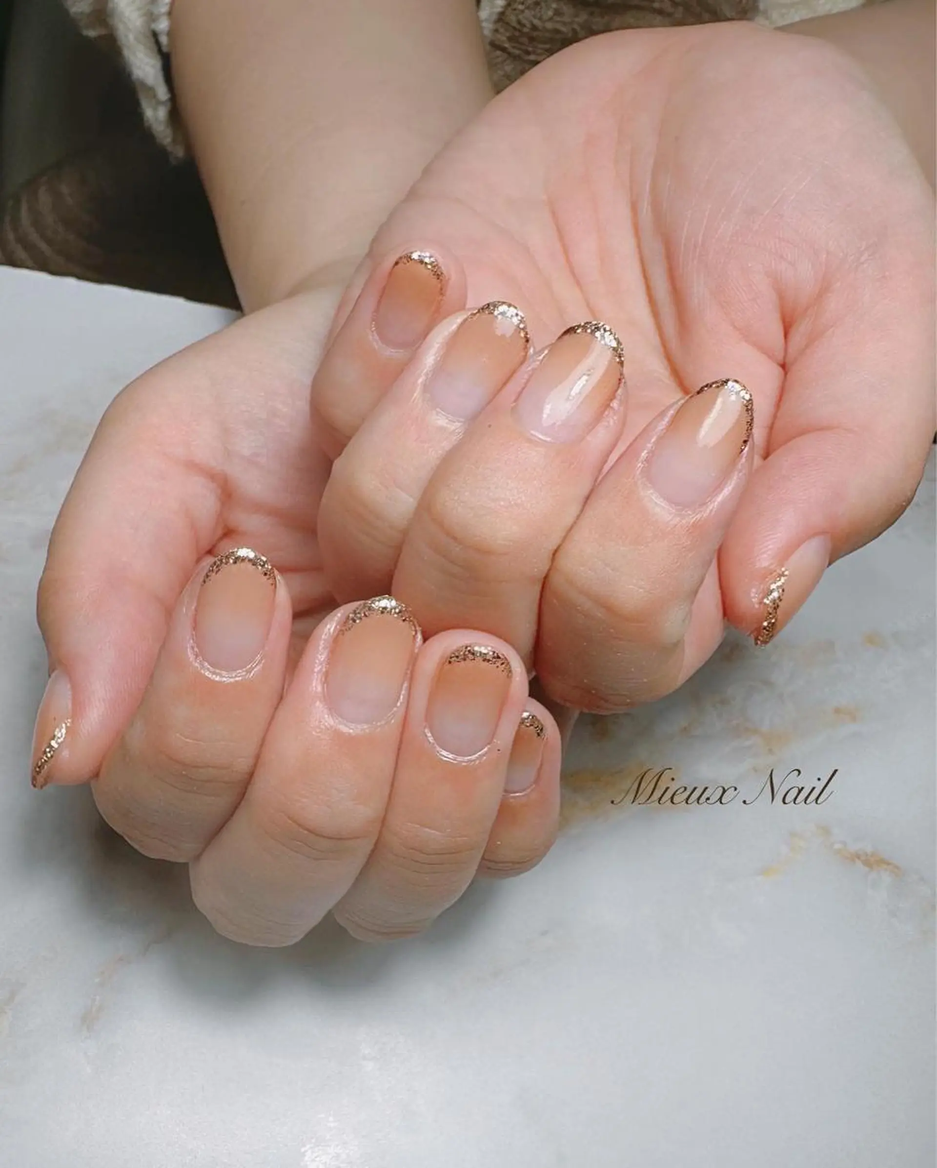 ネイル ブルー フレンチネイル グラデーション ラメ(グリッター) オフィスネイル ハンドネイル 市川 麻衣子のネイルデザイン