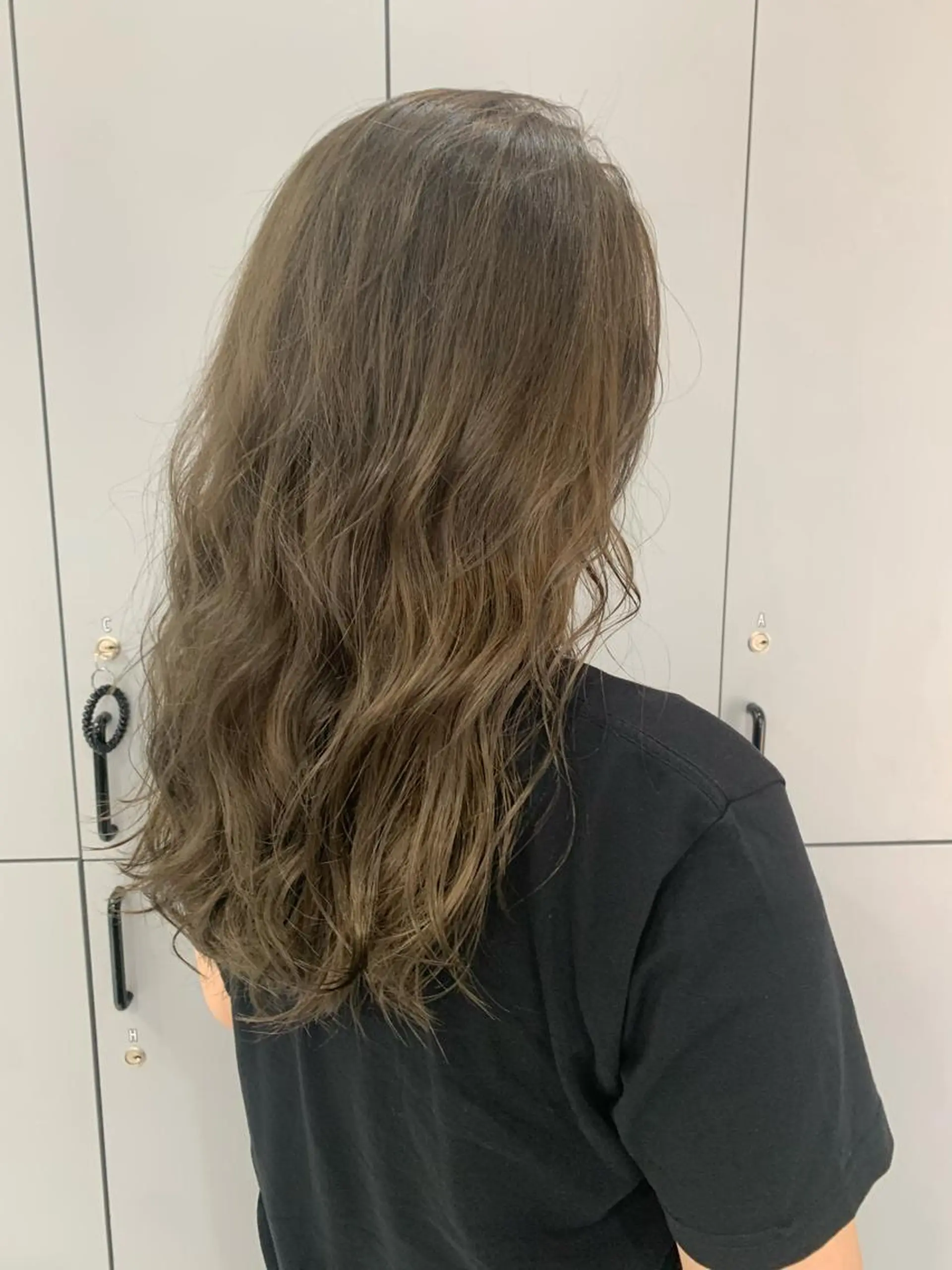 ロング カラー ベージュカラー ブリーチ カット ヘアカラー トリートメント 狩野 羅夢のヘアスタイル