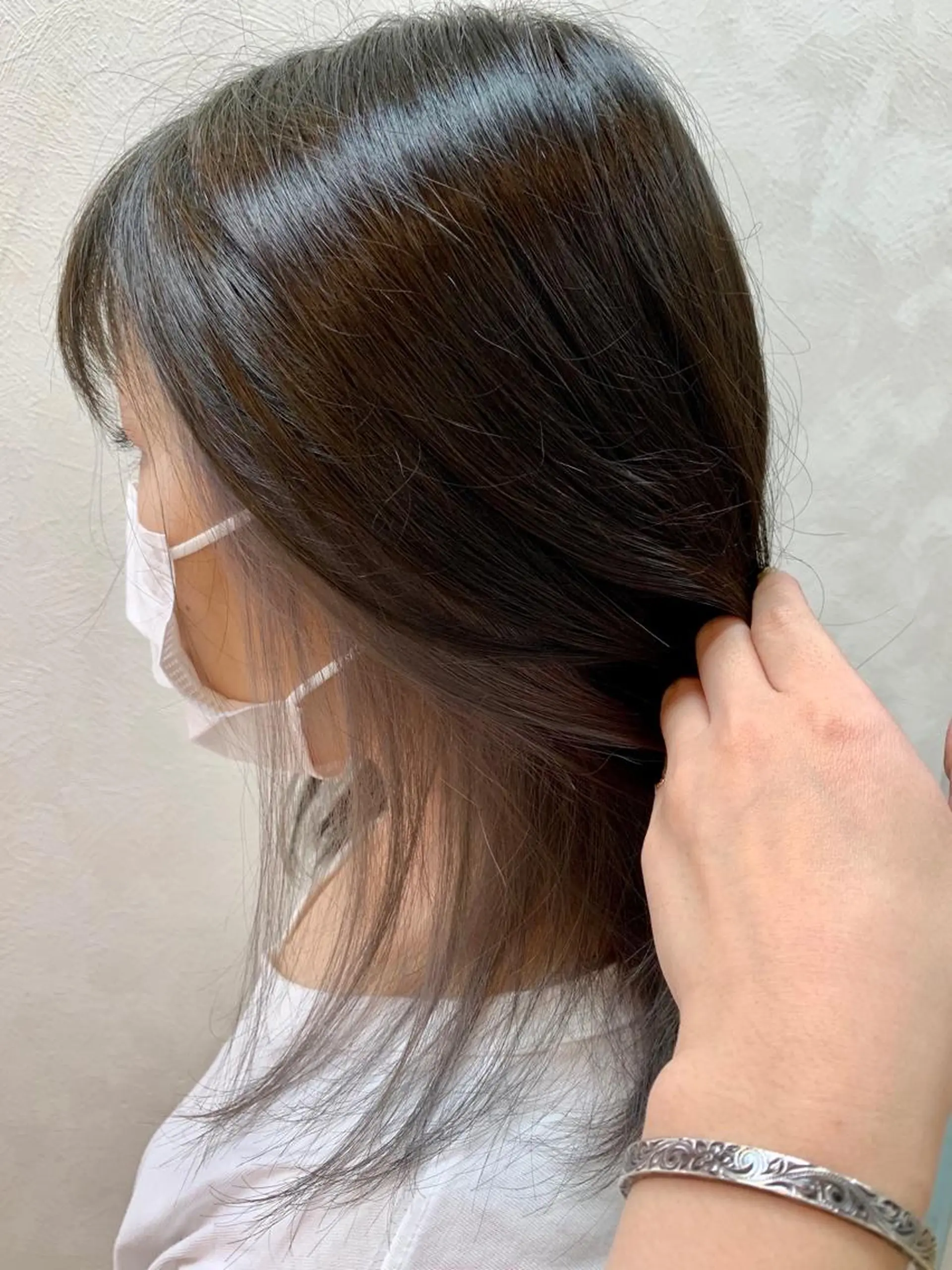 ミディアム カラー アッシュ ダークアッシュ インナーカラー カット ヘアカラー トリートメント 加藤 遥花のヘアスタイル