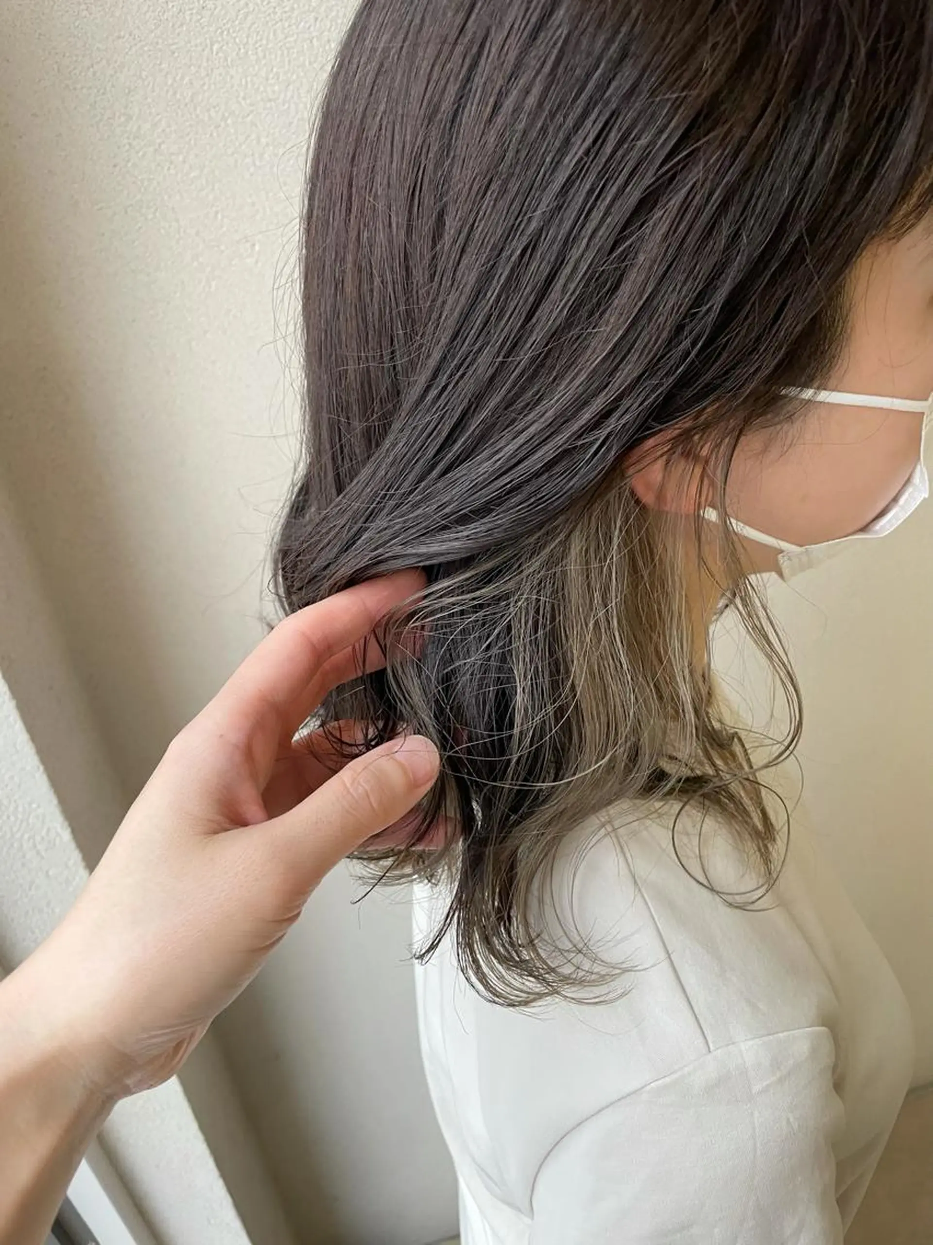 ミディアム カラー グレージュ インナーカラー ヘアカラー 沢田 瞳のヘアスタイル